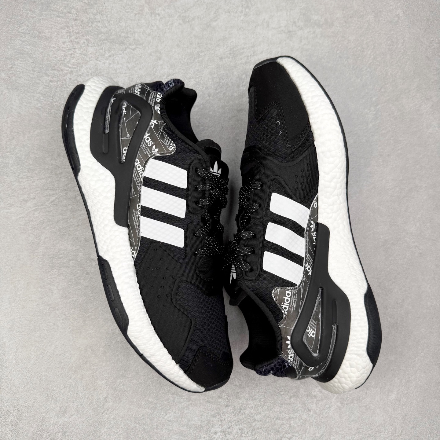 图片[3]-＃纯原福利 AD Nite Jogger 2019 Boost 联名夜行者复古跑鞋 原厂材料 原厂大底 私家独模 网布搭配麂皮拼接打造鞋面 极具复古风格鞋头及鞋跟点缀3M反光设计极为亮眼中底采用全掌 Boost 科技 厚度相当可观 脚感极佳 尺码：36 36.5 37 38 38.5 39 40 40.5 41 42 42.5 43 44 44.5 45-选品中心