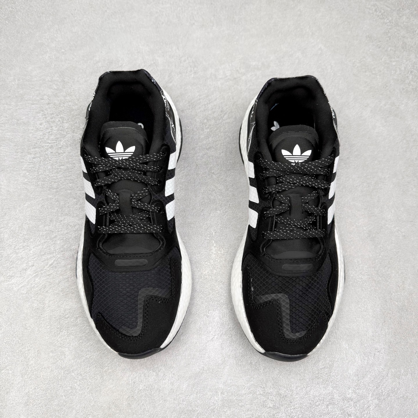 图片[2]-＃纯原福利 AD Nite Jogger 2019 Boost 联名夜行者复古跑鞋 原厂材料 原厂大底 私家独模 网布搭配麂皮拼接打造鞋面 极具复古风格鞋头及鞋跟点缀3M反光设计极为亮眼中底采用全掌 Boost 科技 厚度相当可观 脚感极佳 尺码：36 36.5 37 38 38.5 39 40 40.5 41 42 42.5 43 44 44.5 45-选品中心