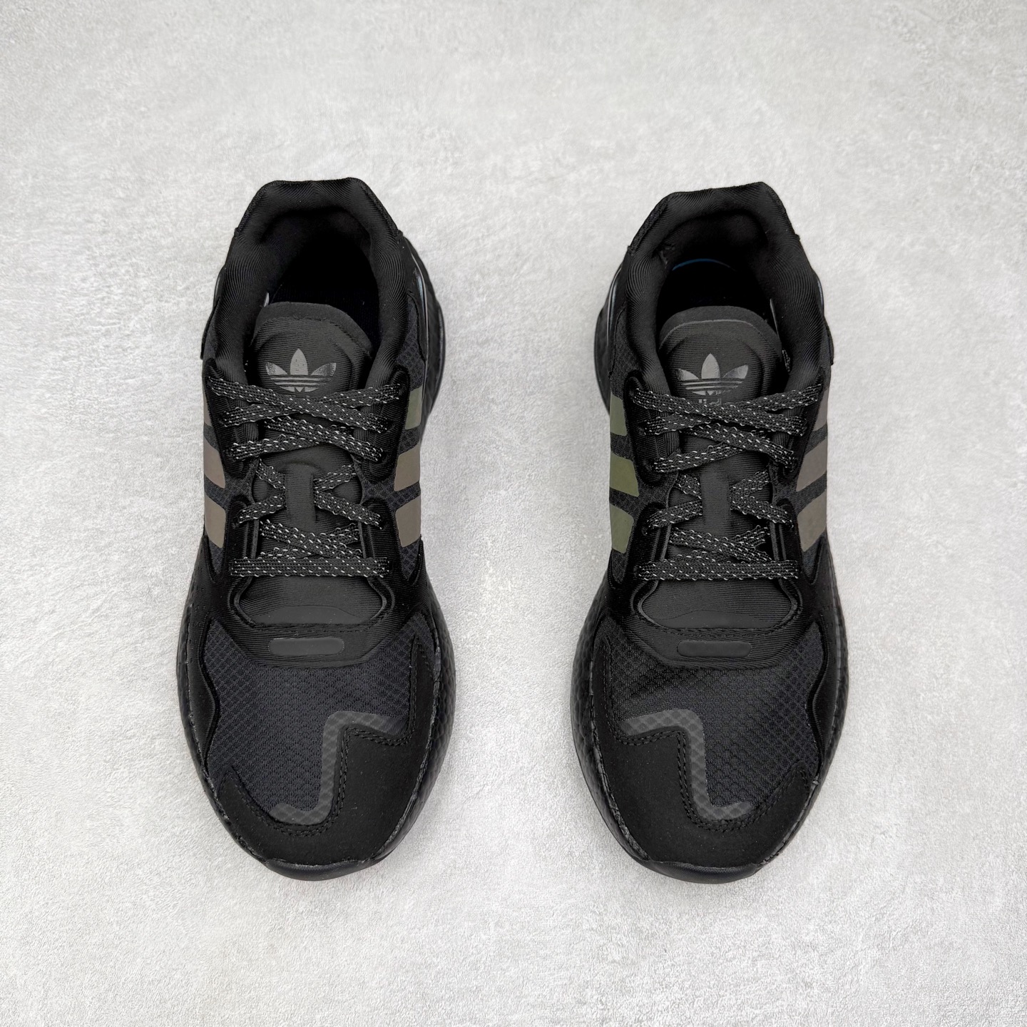 图片[2]-＃纯原福利 AD Nite Jogger 2019 Boost 联名夜行者复古跑鞋 原厂材料 原厂大底 私家独模 网布搭配麂皮拼接打造鞋面 极具复古风格鞋头及鞋跟点缀3M反光设计极为亮眼中底采用全掌 Boost 科技 厚度相当可观 脚感极佳 尺码：36 36.5 37 38 38.5 39 40 40.5 41 42 42.5 43 44 44.5 45-选品中心