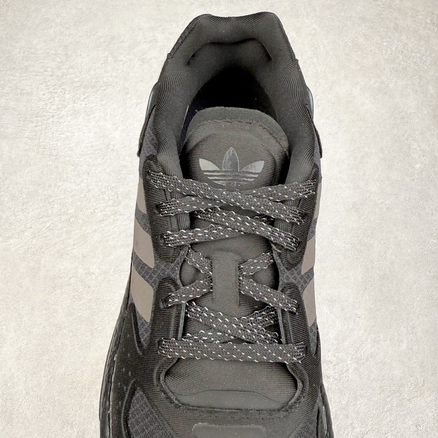 图片[5]-＃纯原福利 AD Nite Jogger 2019 Boost 联名夜行者复古跑鞋 原厂材料 原厂大底 私家独模 网布搭配麂皮拼接打造鞋面 极具复古风格鞋头及鞋跟点缀3M反光设计极为亮眼中底采用全掌 Boost 科技 厚度相当可观 脚感极佳 尺码：36 36.5 37 38 38.5 39 40 40.5 41 42 42.5 43 44 44.5 45-选品中心