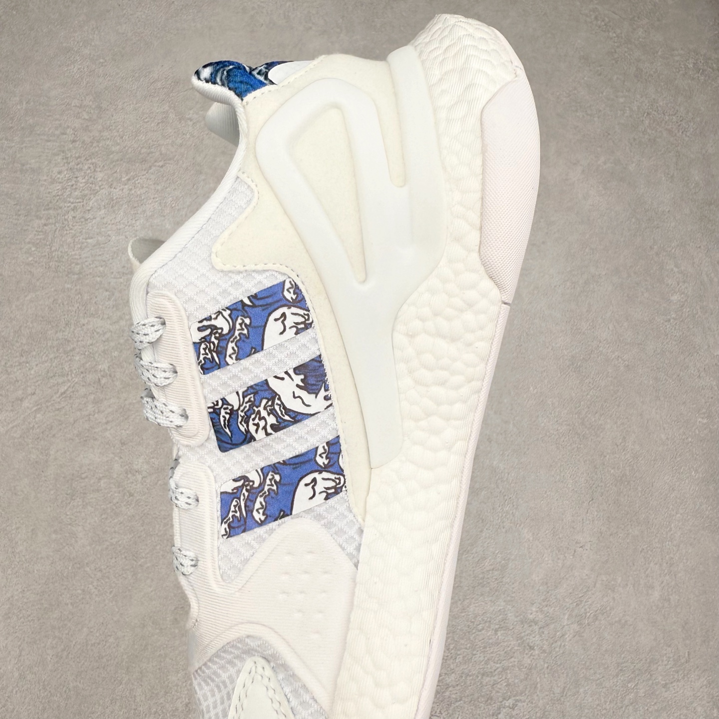 图片[7]-＃纯原福利 AD Nite Jogger 2019 Boost 联名夜行者复古跑鞋 原厂材料 原厂大底 私家独模 网布搭配麂皮拼接打造鞋面 极具复古风格鞋头及鞋跟点缀3M反光设计极为亮眼中底采用全掌 Boost 科技 厚度相当可观 脚感极佳 尺码：36 36.5 37 38 38.5 39 40 40.5 41 42 42.5 43 44 44.5 45-选品中心