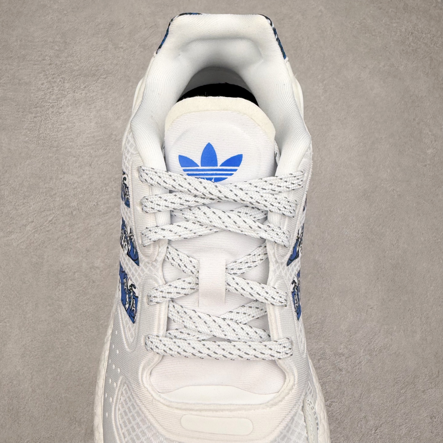 图片[5]-＃纯原福利 AD Nite Jogger 2019 Boost 联名夜行者复古跑鞋 原厂材料 原厂大底 私家独模 网布搭配麂皮拼接打造鞋面 极具复古风格鞋头及鞋跟点缀3M反光设计极为亮眼中底采用全掌 Boost 科技 厚度相当可观 脚感极佳 尺码：36 36.5 37 38 38.5 39 40 40.5 41 42 42.5 43 44 44.5 45-选品中心