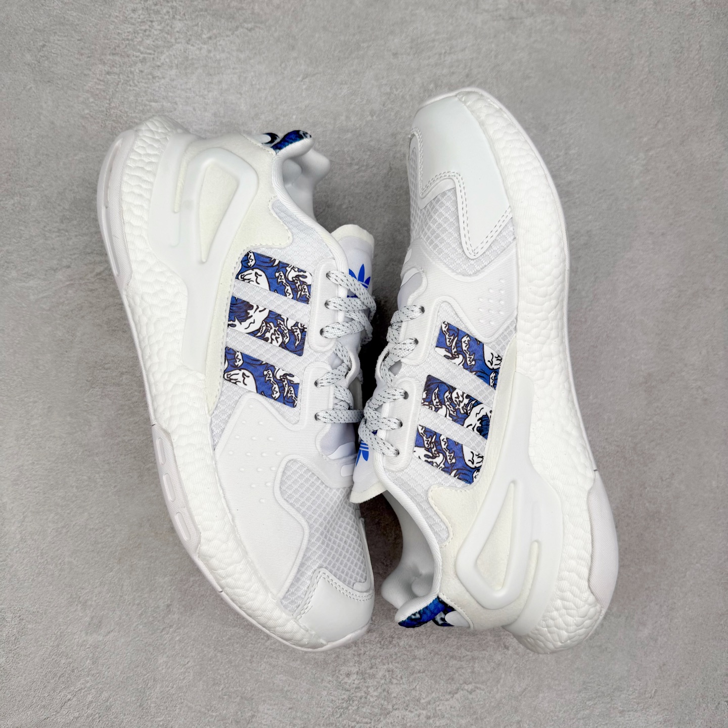 图片[3]-＃纯原福利 AD Nite Jogger 2019 Boost 联名夜行者复古跑鞋 原厂材料 原厂大底 私家独模 网布搭配麂皮拼接打造鞋面 极具复古风格鞋头及鞋跟点缀3M反光设计极为亮眼中底采用全掌 Boost 科技 厚度相当可观 脚感极佳 尺码：36 36.5 37 38 38.5 39 40 40.5 41 42 42.5 43 44 44.5 45-选品中心