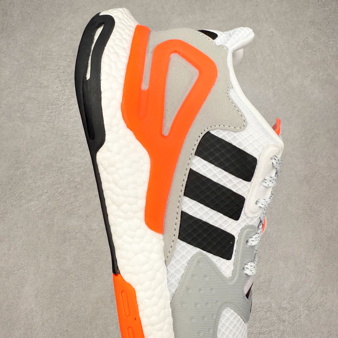 图片[6]-＃纯原福利 AD Nite Jogger 2019 Boost 联名夜行者复古跑鞋 原厂材料 原厂大底 私家独模 网布搭配麂皮拼接打造鞋面 极具复古风格鞋头及鞋跟点缀3M反光设计极为亮眼中底采用全掌 Boost 科技 厚度相当可观 脚感极佳 尺码：36 36.5 37 38 38.5 39 40 40.5 41 42 42.5 43 44 44.5 45-选品中心