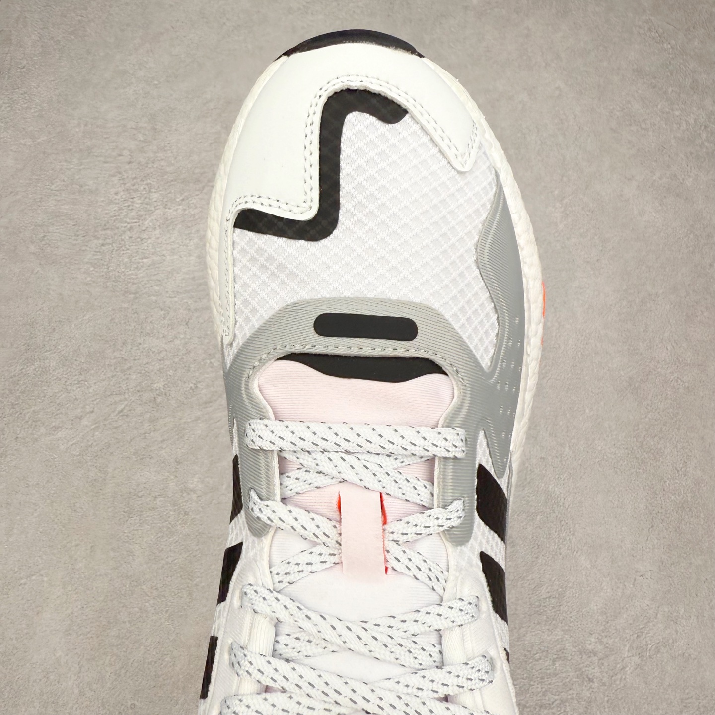 图片[4]-＃纯原福利 AD Nite Jogger 2019 Boost 联名夜行者复古跑鞋 原厂材料 原厂大底 私家独模 网布搭配麂皮拼接打造鞋面 极具复古风格鞋头及鞋跟点缀3M反光设计极为亮眼中底采用全掌 Boost 科技 厚度相当可观 脚感极佳 尺码：36 36.5 37 38 38.5 39 40 40.5 41 42 42.5 43 44 44.5 45-选品中心