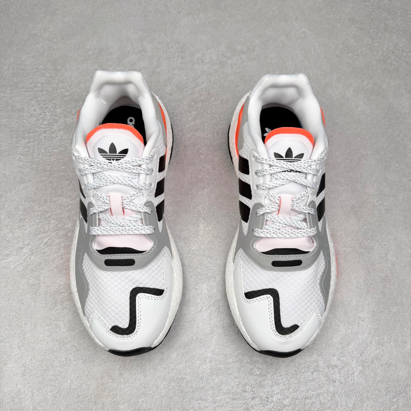 图片[2]-＃纯原福利 AD Nite Jogger 2019 Boost 联名夜行者复古跑鞋 原厂材料 原厂大底 私家独模 网布搭配麂皮拼接打造鞋面 极具复古风格鞋头及鞋跟点缀3M反光设计极为亮眼中底采用全掌 Boost 科技 厚度相当可观 脚感极佳 尺码：36 36.5 37 38 38.5 39 40 40.5 41 42 42.5 43 44 44.5 45-选品中心