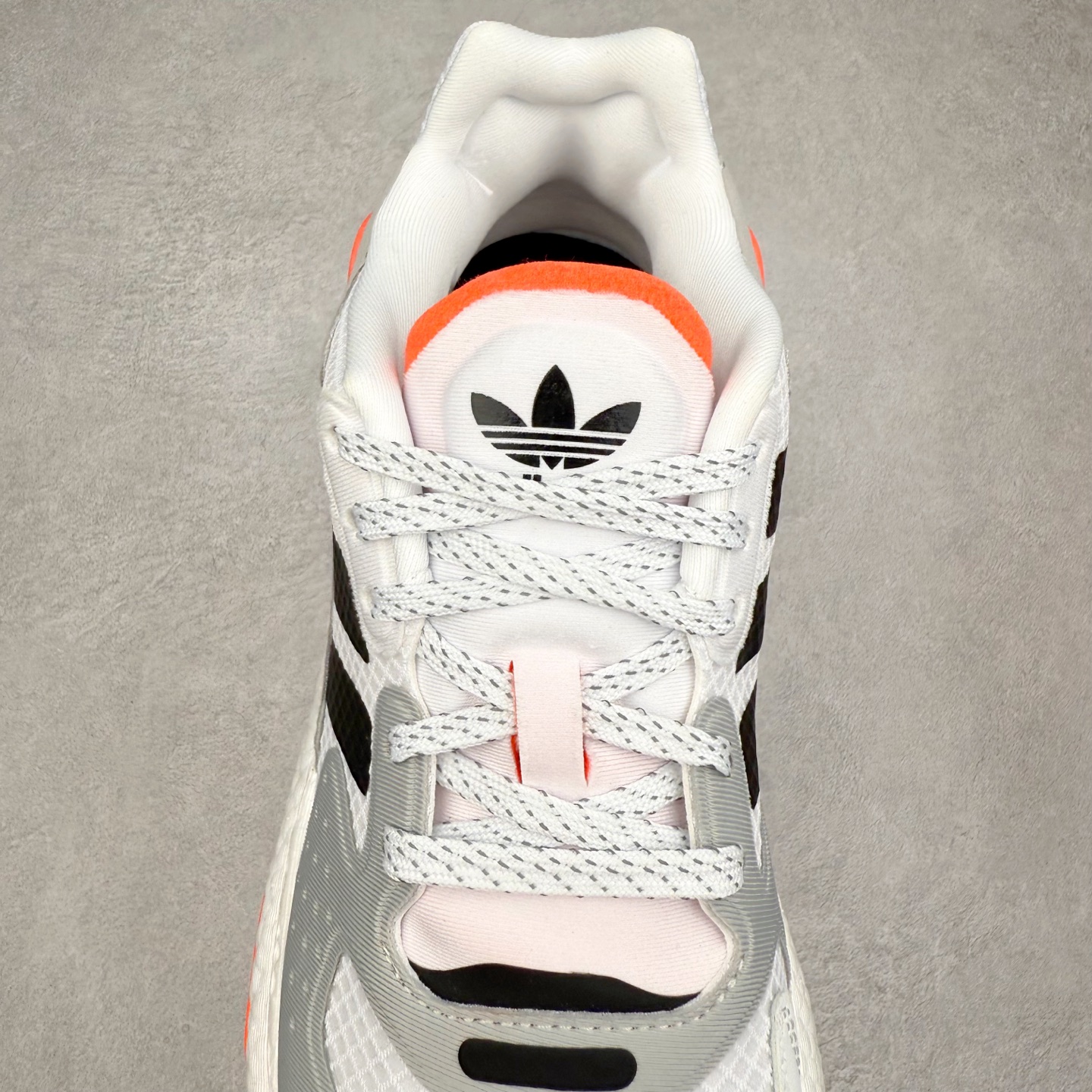 图片[5]-＃纯原福利 AD Nite Jogger 2019 Boost 联名夜行者复古跑鞋 原厂材料 原厂大底 私家独模 网布搭配麂皮拼接打造鞋面 极具复古风格鞋头及鞋跟点缀3M反光设计极为亮眼中底采用全掌 Boost 科技 厚度相当可观 脚感极佳 尺码：36 36.5 37 38 38.5 39 40 40.5 41 42 42.5 43 44 44.5 45-选品中心