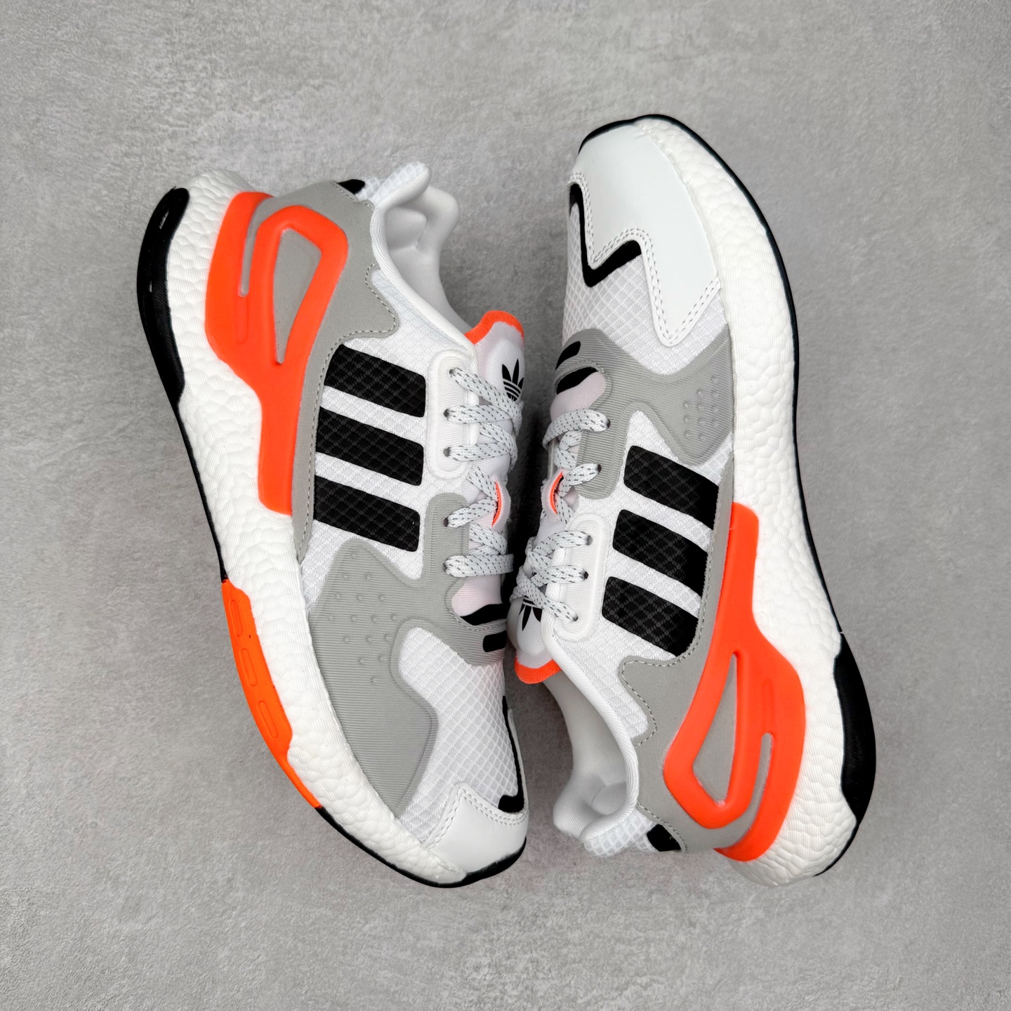 图片[3]-＃纯原福利 AD Nite Jogger 2019 Boost 联名夜行者复古跑鞋 原厂材料 原厂大底 私家独模 网布搭配麂皮拼接打造鞋面 极具复古风格鞋头及鞋跟点缀3M反光设计极为亮眼中底采用全掌 Boost 科技 厚度相当可观 脚感极佳 尺码：36 36.5 37 38 38.5 39 40 40.5 41 42 42.5 43 44 44.5 45-选品中心