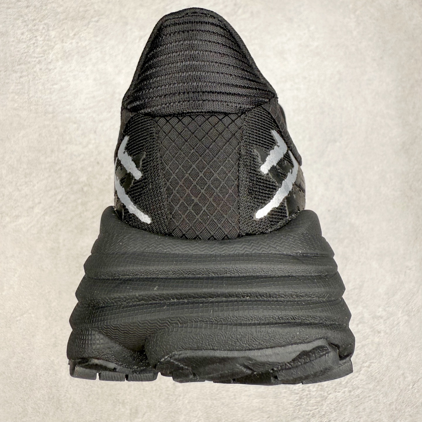 图片[8]-HOKA ONE ONE Stinson 7 ATR 斯廷森7代系列低帮全地形厚底轻量运动越野跑鞋 HOKA ONE ONE总是以独特的方式 Stinson ATR 主打整个HOKA系列中最出色最厚中底设计 堪称名副其实的“减震王” 这一款多功能全地形跑鞋采用以废旧塑料制成的尤尼菲 Reprieve再生面料 比其前代产品的重量更轻、稳定性更高 与鞋带一体化设计的全新孔眼可提供独立的支撑 精心打磨的后跟鞋口圈可带来松软契合的舒适脚感 而紧密分布的凸耳则可以确保绝佳的稳定性 尺码：36 36.5 37.5 38 38.5 39 40 40.5 41 42 42.5 43 44 44.5 45-选品中心