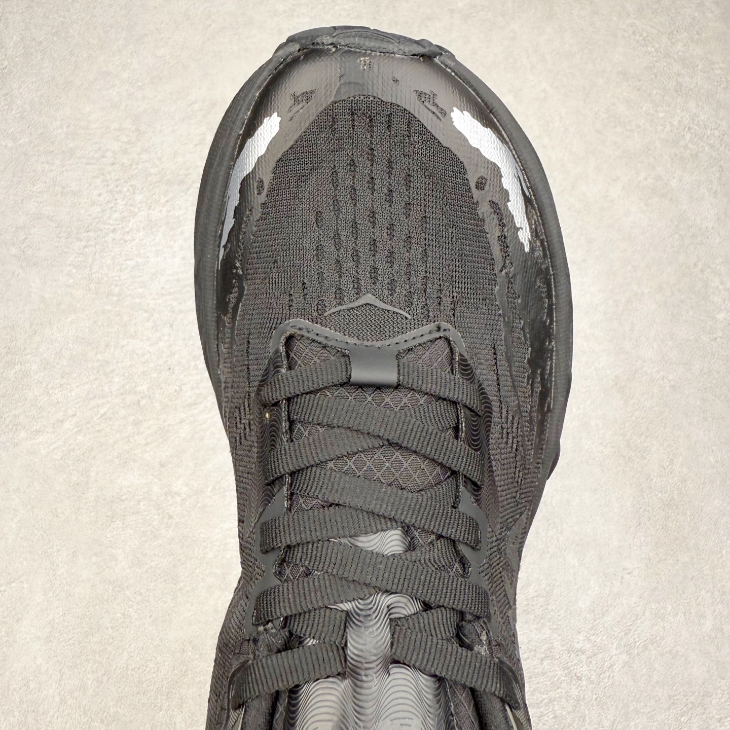 图片[4]-HOKA ONE ONE Stinson 7 ATR 斯廷森7代系列低帮全地形厚底轻量运动越野跑鞋 HOKA ONE ONE总是以独特的方式 Stinson ATR 主打整个HOKA系列中最出色最厚中底设计 堪称名副其实的“减震王” 这一款多功能全地形跑鞋采用以废旧塑料制成的尤尼菲 Reprieve再生面料 比其前代产品的重量更轻、稳定性更高 与鞋带一体化设计的全新孔眼可提供独立的支撑 精心打磨的后跟鞋口圈可带来松软契合的舒适脚感 而紧密分布的凸耳则可以确保绝佳的稳定性 尺码：36 36.5 37.5 38 38.5 39 40 40.5 41 42 42.5 43 44 44.5 45-选品中心