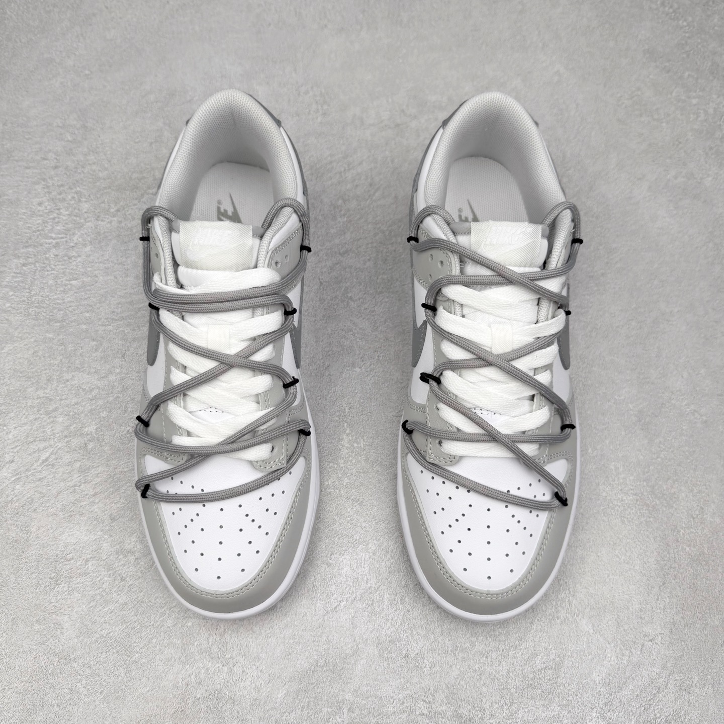 图片[2]-NK Dunk Low DD1391-103 定制系列天花板 无原鞋不开发 全系列得物原鞋一比一校对开发 配色持续更新中 终端对接 优势输出 全套原厂楦头原纸板数据档案倾力打造 原汁原味莞产 极致还原 圈内最强针车工艺 高端零售指定版 广东原厂配套原盒原标 鞋盒分三个尺码段 原厂冲刀 超高清洁度 全鞋零毛边皮料切割 采用原厂百宏鞋带以及原厂百宏织唛舌标 内标可供原厂几率过验 进口原装条纹中底布 四线拉帮白色点胶 原厂拉帮手法遵循公司 原厂电绣 极致还原 尺码：36 36.5 37.5 38 38.5 39 40 40.5 41 42 42.5 43 44 44.5 45 46-选品中心