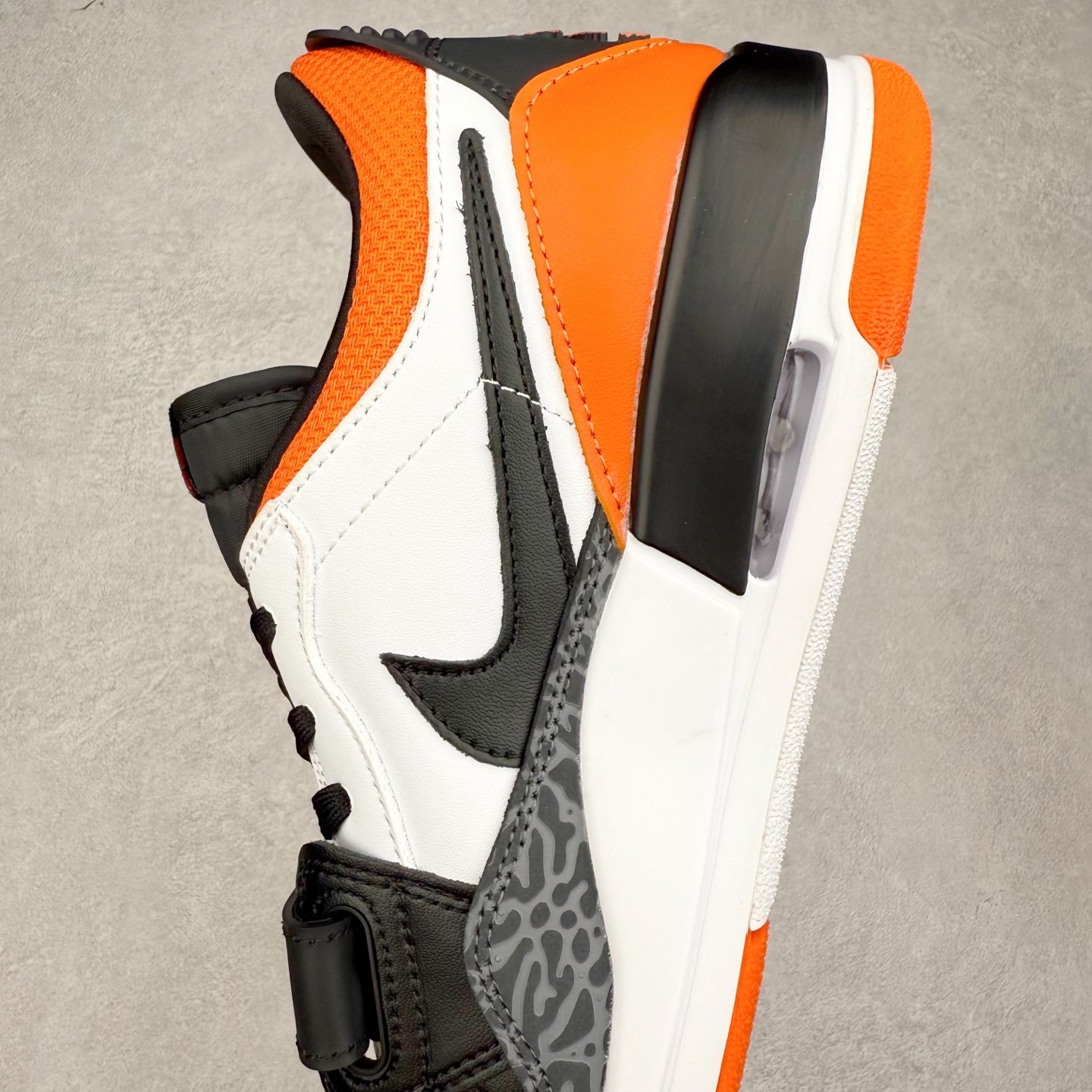 图片[7]-Jordan Spizike Low AJ复古低帮篮球鞋 这款鞋子著名导演斯派克李的Jordan Spizike专属 预计于明年夏季推出全新低帮版本 将包括三款配色 经典爆裂纹非常复古 两款配色分别以大学红和黑曜石蓝进行区分 鞋身设计中依旧带有大象爆裂纹、鞋侧束带、塑胶网布等经典元素 之后 在鞋舌、内衬以及鞋底等位置缀以大学红和黑曜石蓝搭配 带来全新造型 尺码：36 36.5 37.5 38 38.5 39 40 40.5 41 42 42.5 43 44 44.5 45 46-选品中心