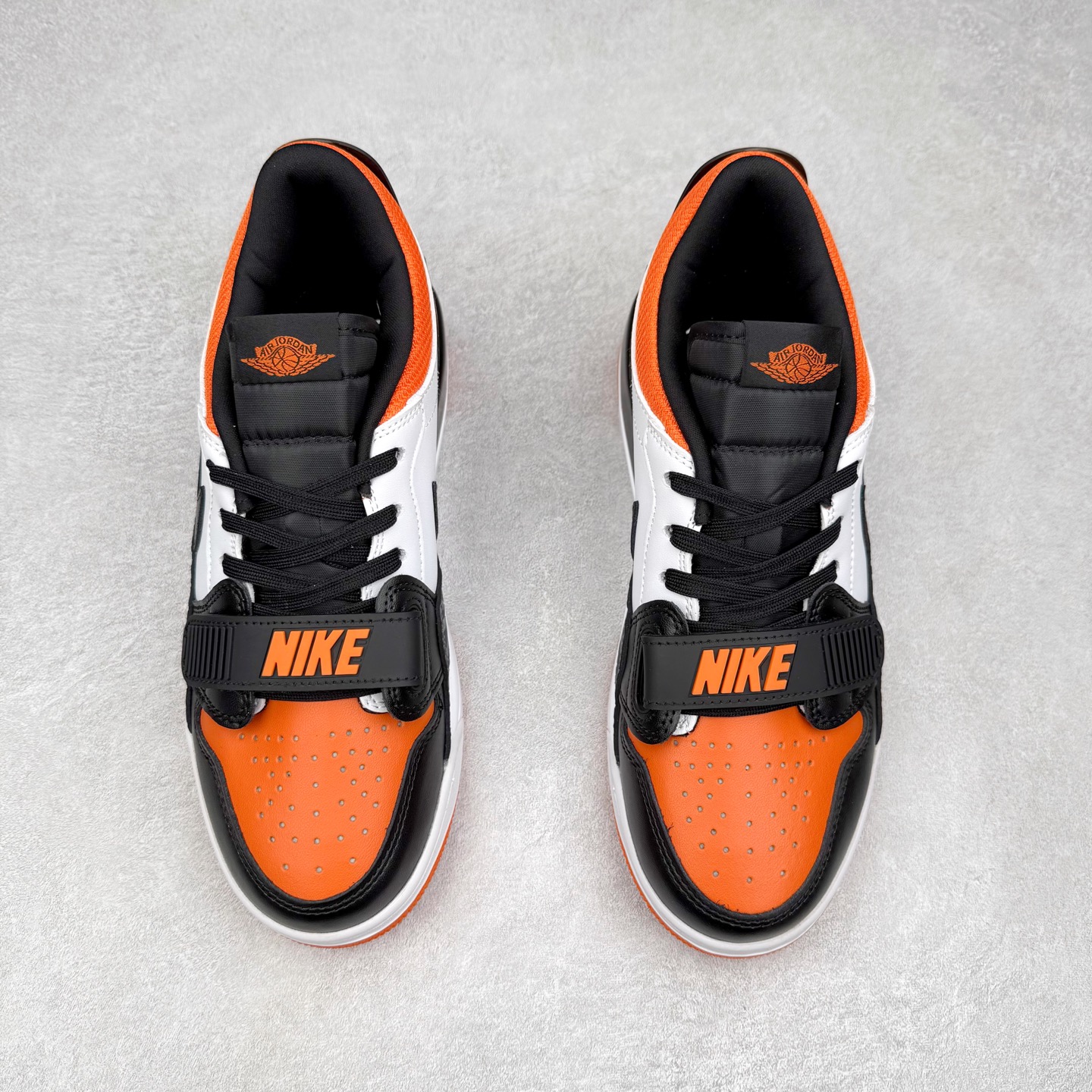 图片[2]-Jordan Spizike Low AJ复古低帮篮球鞋 这款鞋子著名导演斯派克李的Jordan Spizike专属 预计于明年夏季推出全新低帮版本 将包括三款配色 经典爆裂纹非常复古 两款配色分别以大学红和黑曜石蓝进行区分 鞋身设计中依旧带有大象爆裂纹、鞋侧束带、塑胶网布等经典元素 之后 在鞋舌、内衬以及鞋底等位置缀以大学红和黑曜石蓝搭配 带来全新造型 尺码：36 36.5 37.5 38 38.5 39 40 40.5 41 42 42.5 43 44 44.5 45 46-选品中心