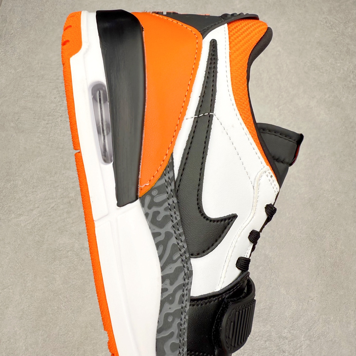 图片[6]-Jordan Spizike Low AJ复古低帮篮球鞋 这款鞋子著名导演斯派克李的Jordan Spizike专属 预计于明年夏季推出全新低帮版本 将包括三款配色 经典爆裂纹非常复古 两款配色分别以大学红和黑曜石蓝进行区分 鞋身设计中依旧带有大象爆裂纹、鞋侧束带、塑胶网布等经典元素 之后 在鞋舌、内衬以及鞋底等位置缀以大学红和黑曜石蓝搭配 带来全新造型 尺码：36 36.5 37.5 38 38.5 39 40 40.5 41 42 42.5 43 44 44.5 45 46-选品中心