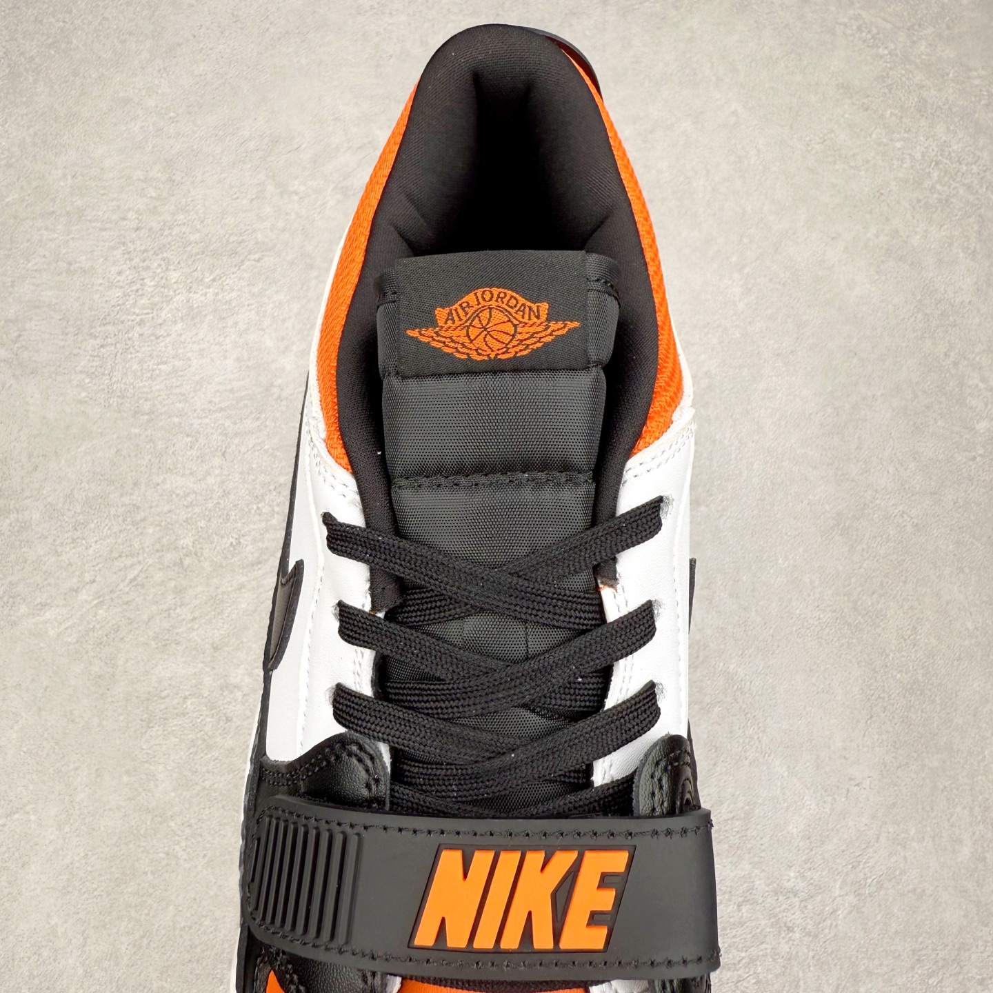 图片[5]-Jordan Spizike Low AJ复古低帮篮球鞋 这款鞋子著名导演斯派克李的Jordan Spizike专属 预计于明年夏季推出全新低帮版本 将包括三款配色 经典爆裂纹非常复古 两款配色分别以大学红和黑曜石蓝进行区分 鞋身设计中依旧带有大象爆裂纹、鞋侧束带、塑胶网布等经典元素 之后 在鞋舌、内衬以及鞋底等位置缀以大学红和黑曜石蓝搭配 带来全新造型 尺码：36 36.5 37.5 38 38.5 39 40 40.5 41 42 42.5 43 44 44.5 45 46-选品中心