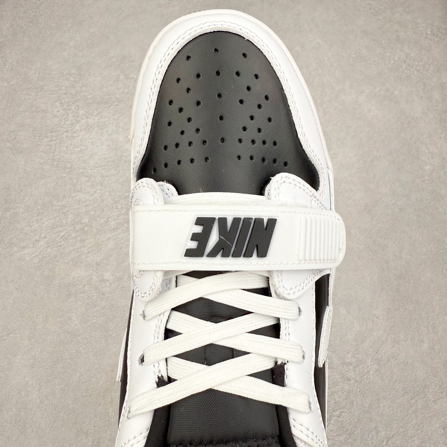 图片[4]-Jordan Spizike Low AJ复古低帮篮球鞋 这款鞋子著名导演斯派克李的Jordan Spizike专属 预计于明年夏季推出全新低帮版本 将包括三款配色 经典爆裂纹非常复古 两款配色分别以大学红和黑曜石蓝进行区分 鞋身设计中依旧带有大象爆裂纹、鞋侧束带、塑胶网布等经典元素 之后 在鞋舌、内衬以及鞋底等位置缀以大学红和黑曜石蓝搭配 带来全新造型 尺码：36 36.5 37.5 38 38.5 39 40 40.5 41 42 42.5 43 44 44.5 45 46-选品中心