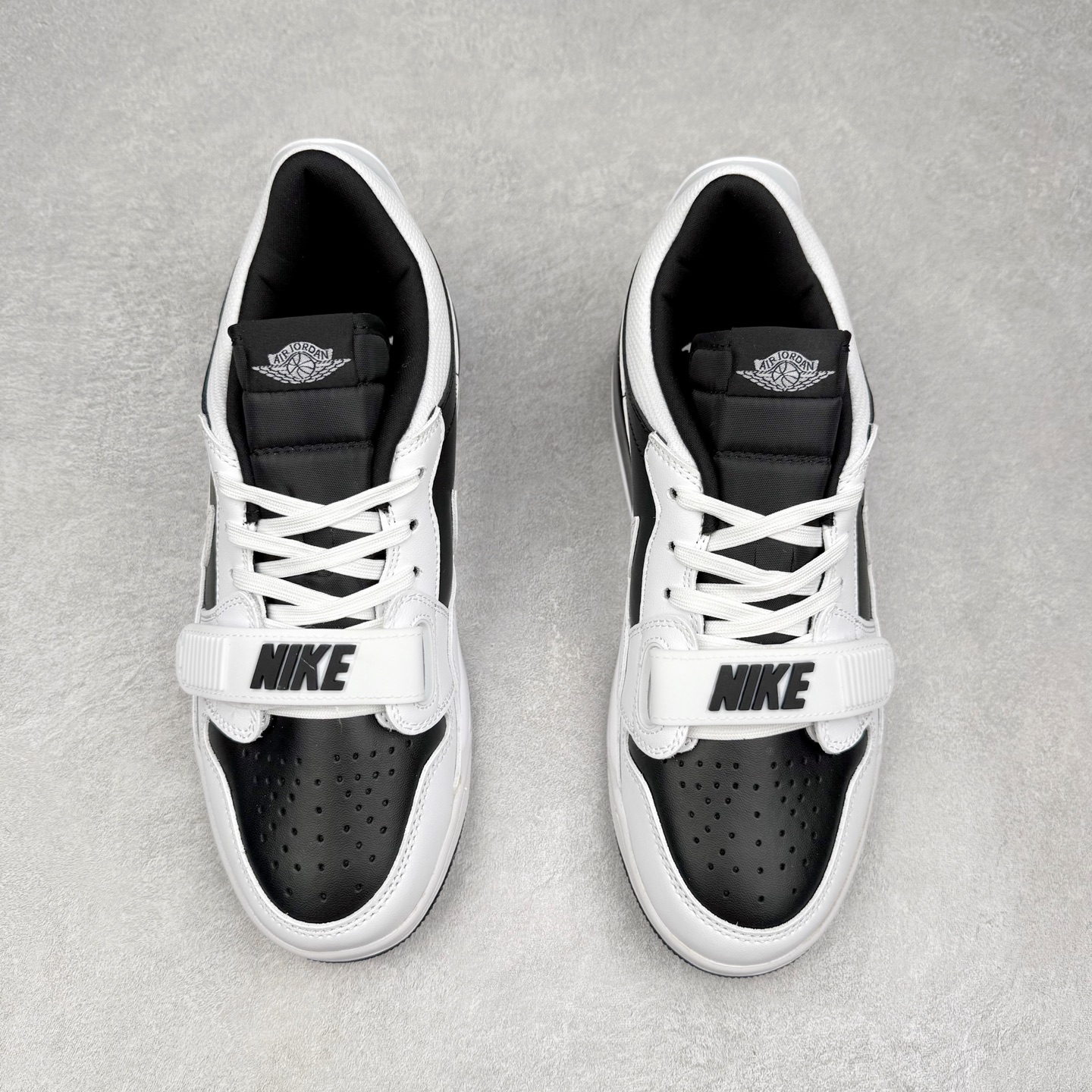 图片[2]-Jordan Spizike Low AJ复古低帮篮球鞋 这款鞋子著名导演斯派克李的Jordan Spizike专属 预计于明年夏季推出全新低帮版本 将包括三款配色 经典爆裂纹非常复古 两款配色分别以大学红和黑曜石蓝进行区分 鞋身设计中依旧带有大象爆裂纹、鞋侧束带、塑胶网布等经典元素 之后 在鞋舌、内衬以及鞋底等位置缀以大学红和黑曜石蓝搭配 带来全新造型 尺码：36 36.5 37.5 38 38.5 39 40 40.5 41 42 42.5 43 44 44.5 45 46-选品中心