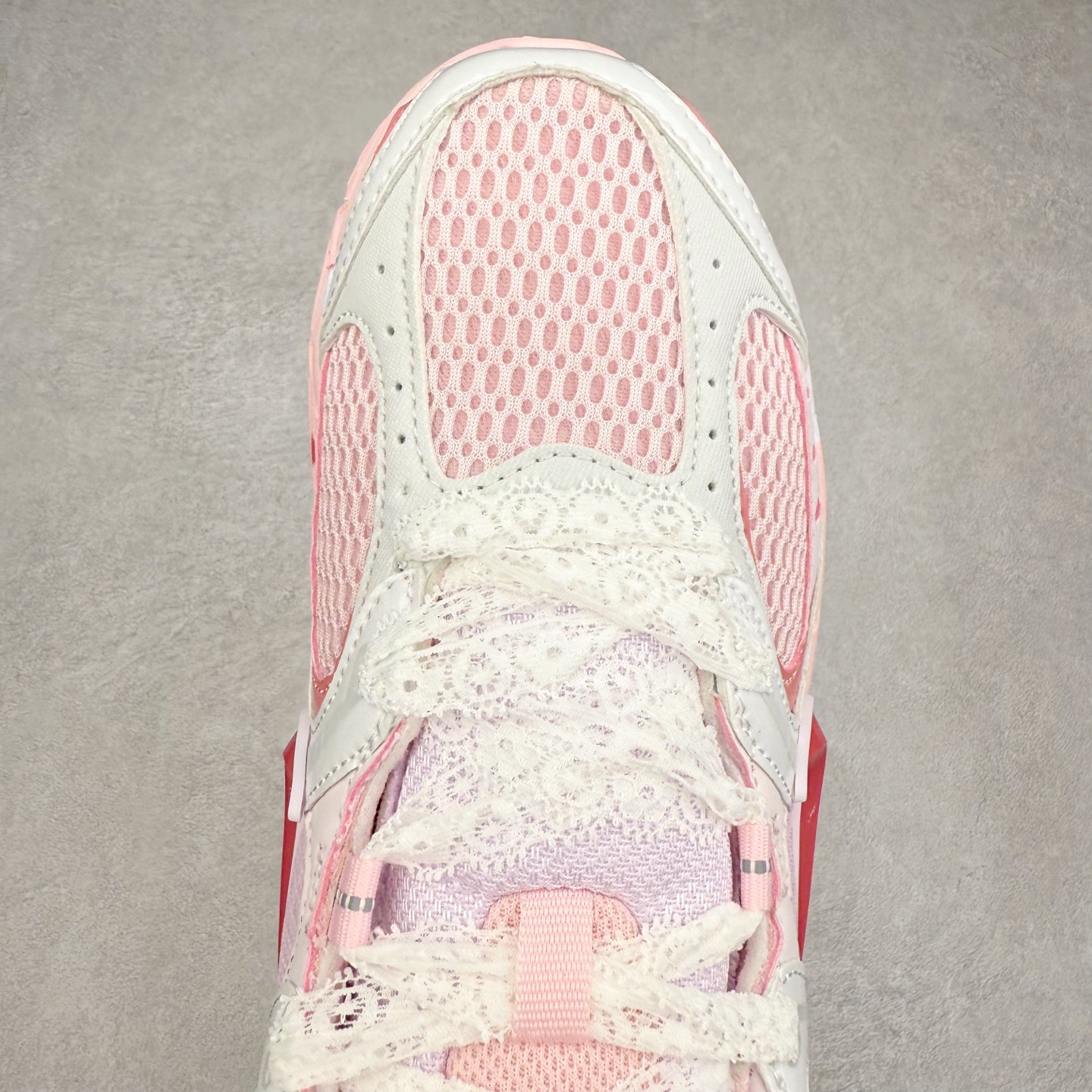 图片[4]-NK V5 RNR 舒适百搭防滑耐磨低帮跑步鞋 HQ7901-101 舒适有型适合日常穿着 该鞋款延续千禧年经典设计搭载泡绵中底 厚实而轻盈匠心细节巧搭立体耐克勾标志焕新演绎复古跑鞋 鞋款从千禧年美学汲取灵感 混搭多种材质突显层次感立体感和传统跑步风范 尺码：36 36.5 37.5 38 38.5 39 40 40.5 41 42 42.5 43 44 44.5 45-选品中心