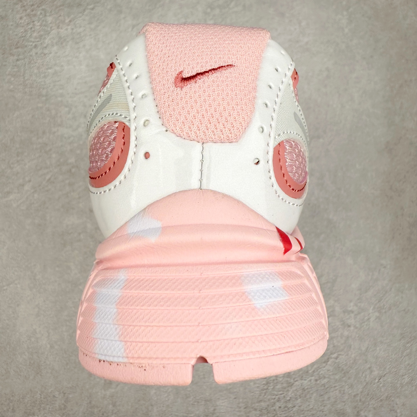 图片[8]-NK V5 RNR 舒适百搭防滑耐磨低帮跑步鞋 HQ7901-101 舒适有型适合日常穿着 该鞋款延续千禧年经典设计搭载泡绵中底 厚实而轻盈匠心细节巧搭立体耐克勾标志焕新演绎复古跑鞋 鞋款从千禧年美学汲取灵感 混搭多种材质突显层次感立体感和传统跑步风范 尺码：36 36.5 37.5 38 38.5 39 40 40.5 41 42 42.5 43 44 44.5 45-选品中心