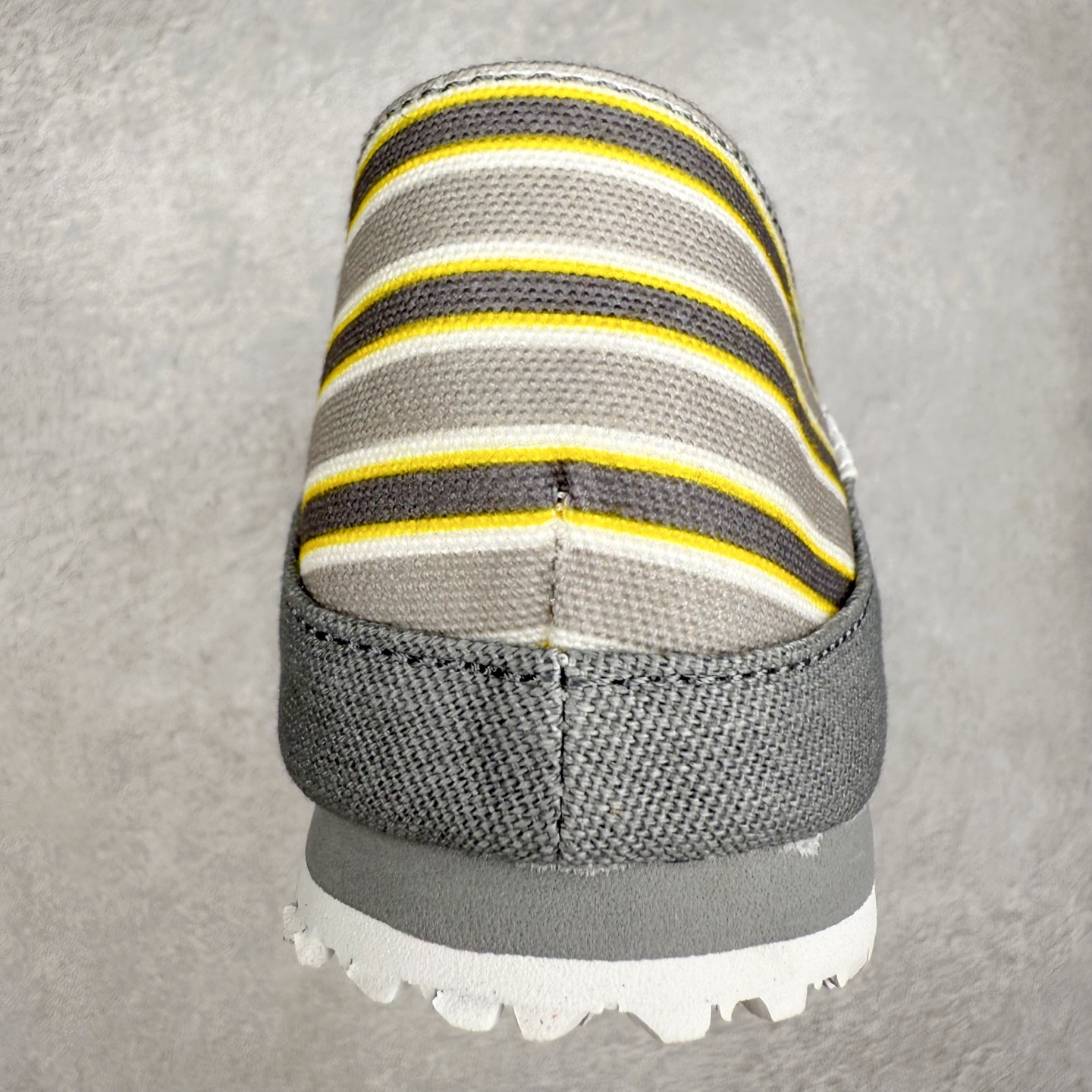 图片[8]-＃C版 Asics Onitsuka Tiger MEXICO 66 亚瑟士鬼冢虎复古经典板鞋 CNY 龙年限定 白红 市场王者选手 海外订单工厂出品 长期生产补货永不断码 超成熟稳定的做工品控 原装全套纸板楦头开发 原汁原味 完美呈现版型 私模正确鞋底咬花纹路 一比一鞋头弧度高度鞋身弧度 绝不口嗨 细节品控鞋型随意秒杀市面 原档咬花纹路私模大底 一个单元有六个三角形 总体形拼接呈现花瓣状 官方四联吊牌 原装Ortholite轻量化鞋垫 原盒原配 质保卡 说明书 钢印防尘纸 纸板中底带钢印 乳胶组合鞋垫 支持全方位的对比专柜 产品从款式颜色造型上体现出追求舒适和细节的完美 鞋类更是推崇手工制作的严谨与完美 融舒适性与可穿性的设计风格 注重细节的完美和别致魅力 既保持稳重 又不失轻松的时尚感 尺码：36 37 37.5 38 39 39.5 40 40.5 41.5 42 42.5 43.5 44 45-选品中心