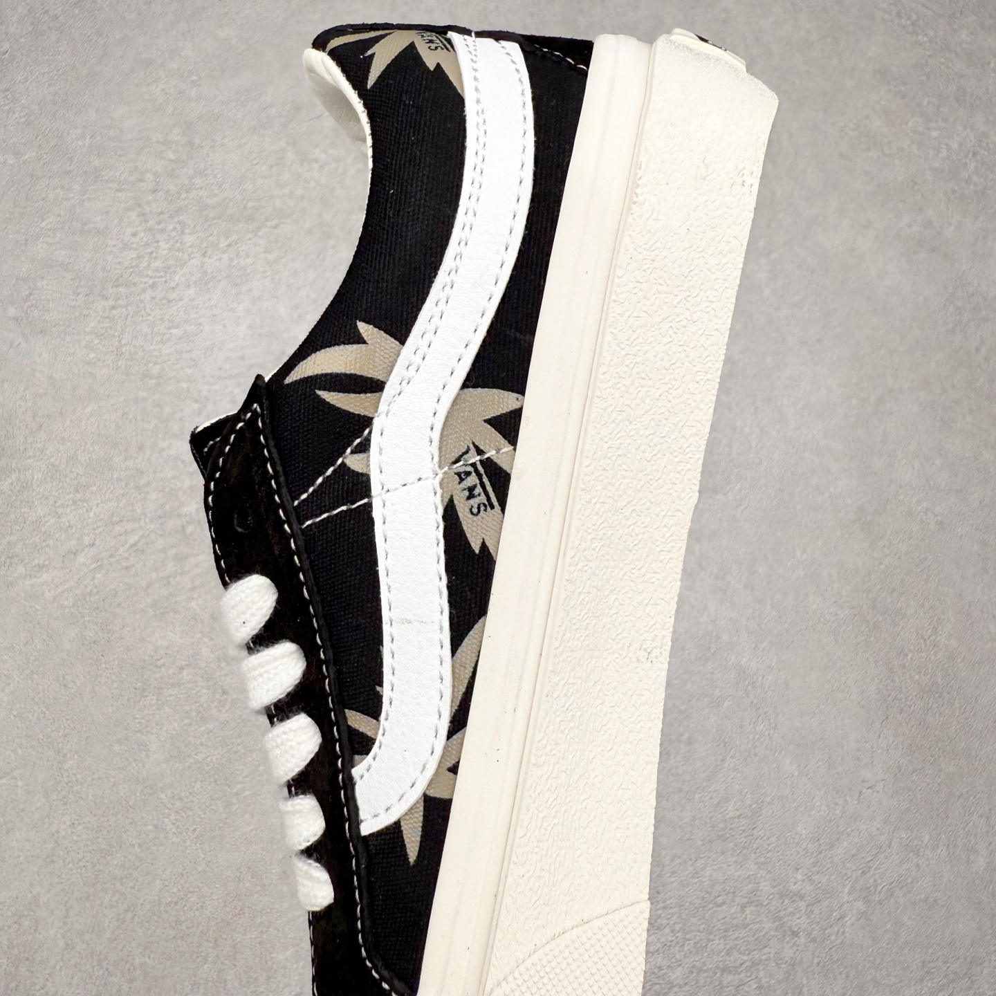 图片[7]-Vans Sk8-Low 黑色棕榈叶 范斯官方 防滑耐磨硫化帆布鞋 鞋款采用帆布与麂皮材质拼接而成 鞋面搭配棕榈叶图案 极具辨识度 上脚百搭不出错 尺码：35 36 36.5 37 38 38.5 39 40 40.5 41 42 42.5 43 44-选品中心