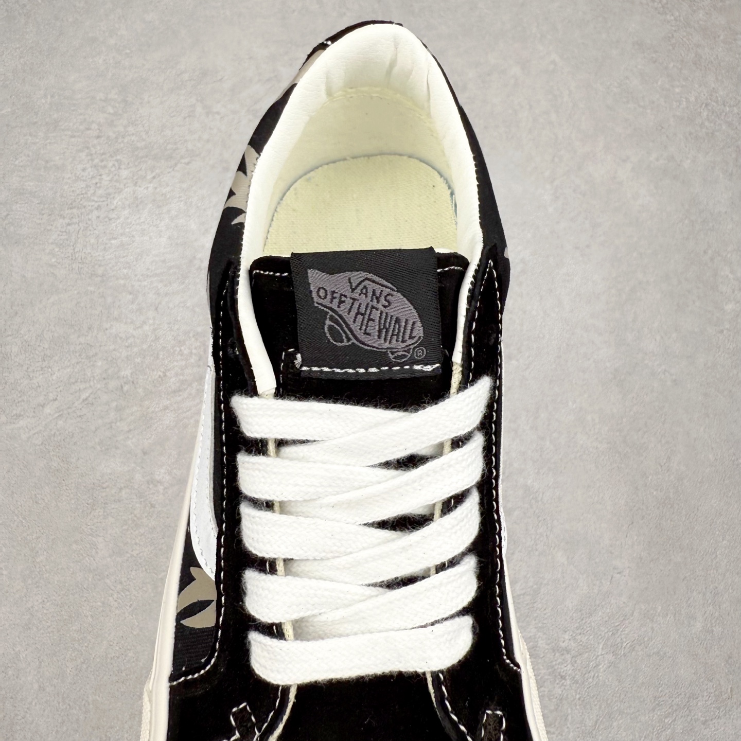 图片[5]-Vans Sk8-Low 黑色棕榈叶 范斯官方 防滑耐磨硫化帆布鞋 鞋款采用帆布与麂皮材质拼接而成 鞋面搭配棕榈叶图案 极具辨识度 上脚百搭不出错 尺码：35 36 36.5 37 38 38.5 39 40 40.5 41 42 42.5 43 44-选品中心