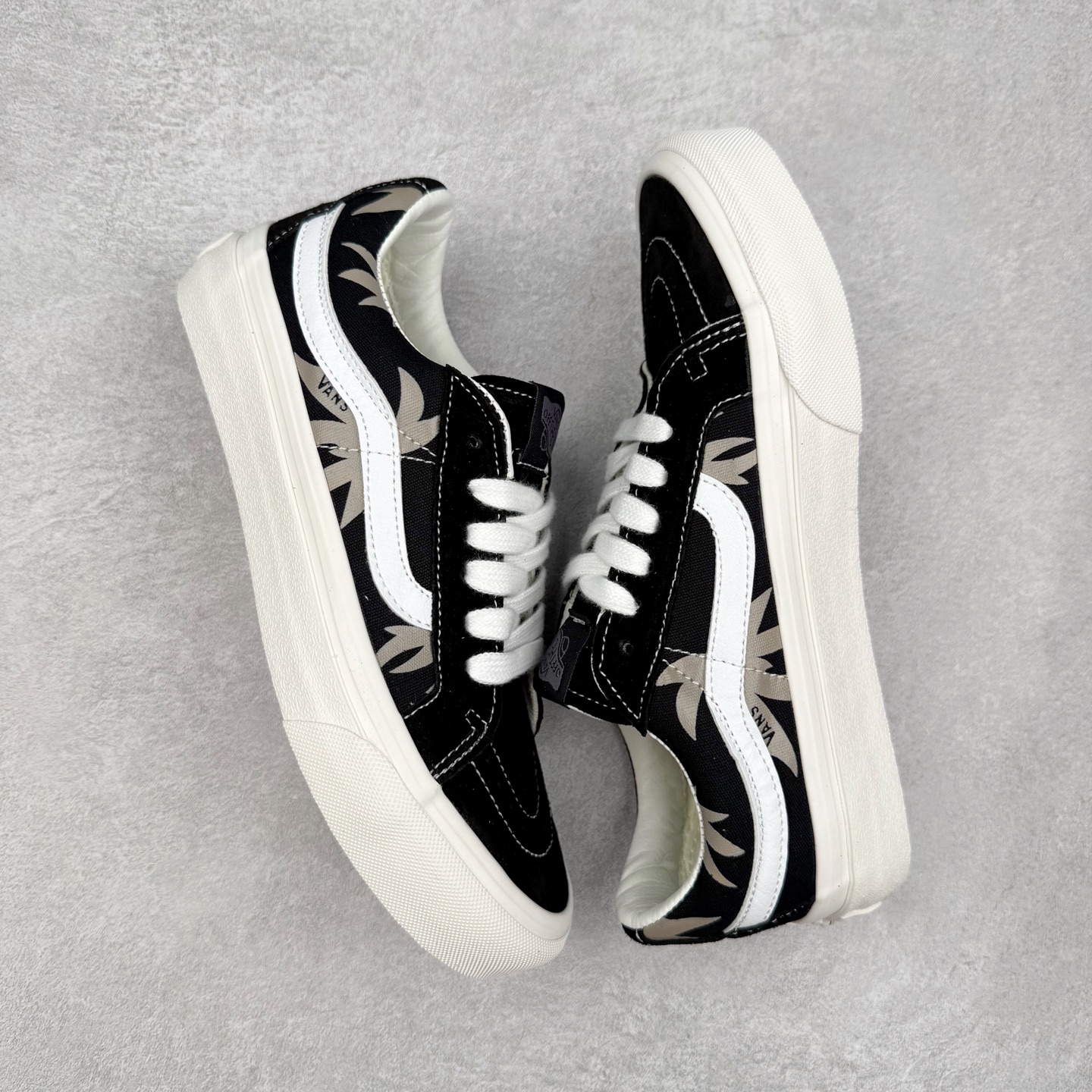 图片[3]-Vans Sk8-Low 黑色棕榈叶 范斯官方 防滑耐磨硫化帆布鞋 鞋款采用帆布与麂皮材质拼接而成 鞋面搭配棕榈叶图案 极具辨识度 上脚百搭不出错 尺码：35 36 36.5 37 38 38.5 39 40 40.5 41 42 42.5 43 44-选品中心