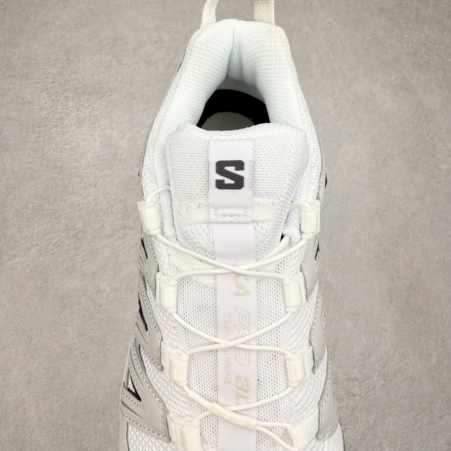 图片[5]-SALOMON XA Pro 3D ADV 萨洛蒙潮流越野机能户外功能鞋 纯原外贸平台特供订单 耗时半年巨作 全套原纸板楦头开发 原厂特供网布配套加持 确保原汁原味 完美呈现版型 原档数据独家私模五层组合大底 原装Ortholite轻量化鞋垫 中底布带钢印编号 原厂TPU锁扣 进口港宝加持 后跟自然饱满 还原公司包裹性 鞋面采用SENSIFT贴合技术 全方位贴合包裹脚型 鞋跟部鞋底牵引设计 提供强大的抓地性能 更适应野外崎岖不平的道路 其3D ADVANCED CHASSIS底盘 材料轻量大化 钉齿设计更具稳定性 防护性 鞋底易磨损区运用CONTAGRIP高耐磨材料 应对城市硬质路面长距离跑考验 尺码：36 36.5 37.5 38 38.5 39 40 40.5 41 42 42.5 43 44 44.5 45-选品中心