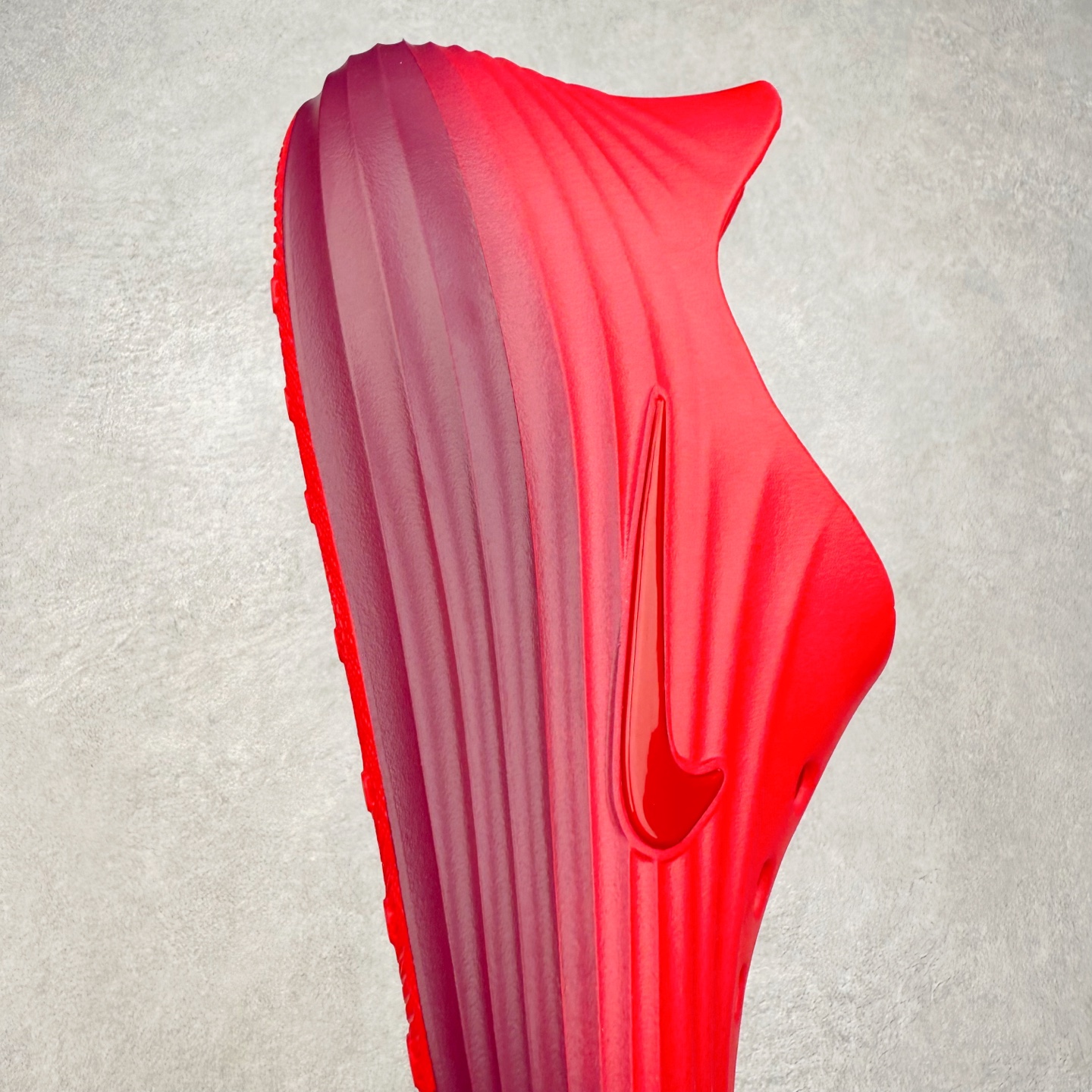 图片[6]-NK ReactX Rejuven8 简约舒适百搭洞洞鞋 从名字就能看出，这款鞋搭载了React X缓震科技，保证了舒适的脚感和轻盈的穿着体验。设计上，这双鞋采用了近几年非常流行的洞洞鞋风格，但特别之处在于加入了波浪纹路细节，让整个鞋型看起来更有立体感，视觉上也增添了几分现代感。尺码：36 36.5 37.5 38 38.5 39 40 40.5 41 42 42.5 43 44 44.5 45-选品中心