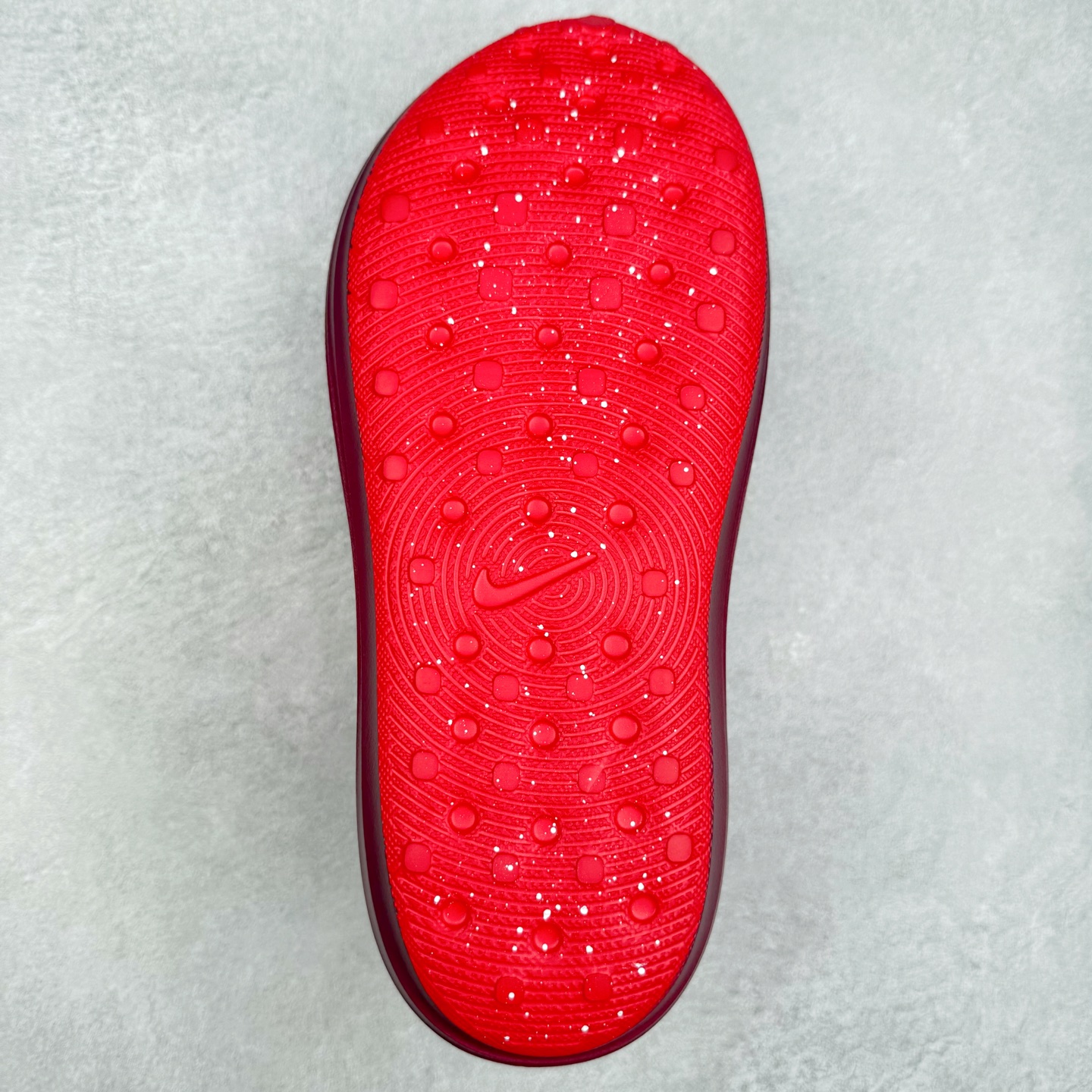 图片[9]-NK ReactX Rejuven8 简约舒适百搭洞洞鞋 从名字就能看出，这款鞋搭载了React X缓震科技，保证了舒适的脚感和轻盈的穿着体验。设计上，这双鞋采用了近几年非常流行的洞洞鞋风格，但特别之处在于加入了波浪纹路细节，让整个鞋型看起来更有立体感，视觉上也增添了几分现代感。尺码：36 36.5 37.5 38 38.5 39 40 40.5 41 42 42.5 43 44 44.5 45-选品中心