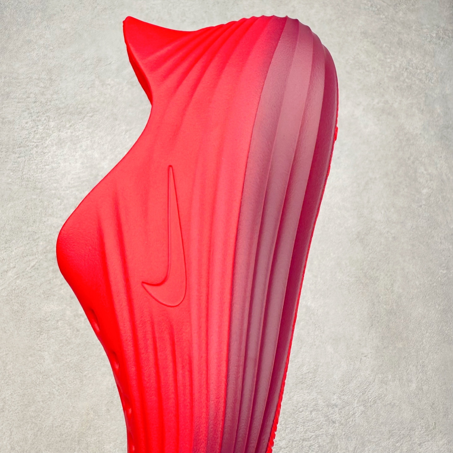 图片[7]-NK ReactX Rejuven8 简约舒适百搭洞洞鞋 从名字就能看出，这款鞋搭载了React X缓震科技，保证了舒适的脚感和轻盈的穿着体验。设计上，这双鞋采用了近几年非常流行的洞洞鞋风格，但特别之处在于加入了波浪纹路细节，让整个鞋型看起来更有立体感，视觉上也增添了几分现代感。尺码：36 36.5 37.5 38 38.5 39 40 40.5 41 42 42.5 43 44 44.5 45-选品中心