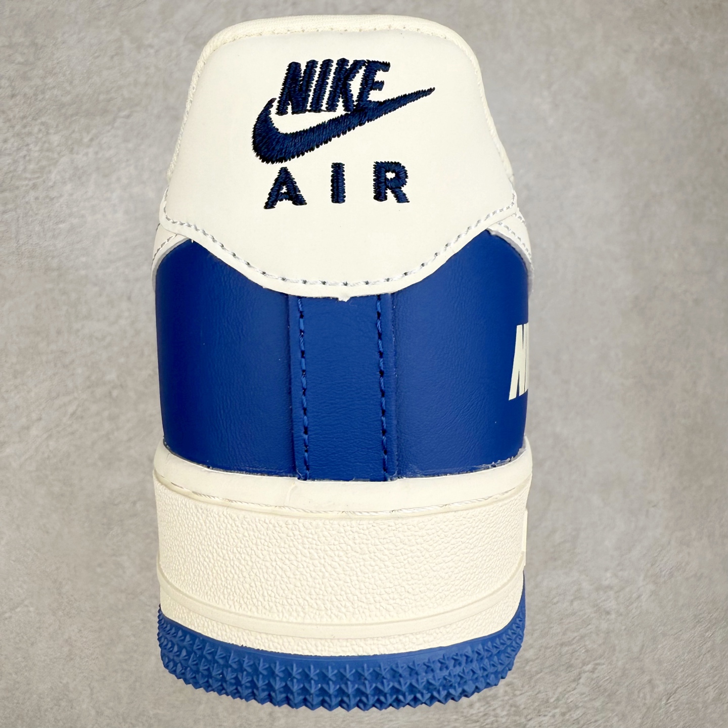 图片[8]-NK Air Force 1´07 Low 空军一号低帮百搭休闲运动板鞋 KJ1688-009 柔软、弹性十足的缓震性能和出色的中底设计 横跨复古与现代的外型结合 造就出风靡全球 三十多年的Force 1 直到今天还深受青睐 实拍调校N版已经零色差零失真 百分百还原实物色彩所见即所得 不存在货不对板色差等低级问题 选购参考实物拍摄 不混卖不参货 只用心做好货严格选品 承诺混一赔十 尺码：36 36.5 37.5 38 38.5 39 40 40.5 41 42 42.5 43 44 44.5 45-选品中心