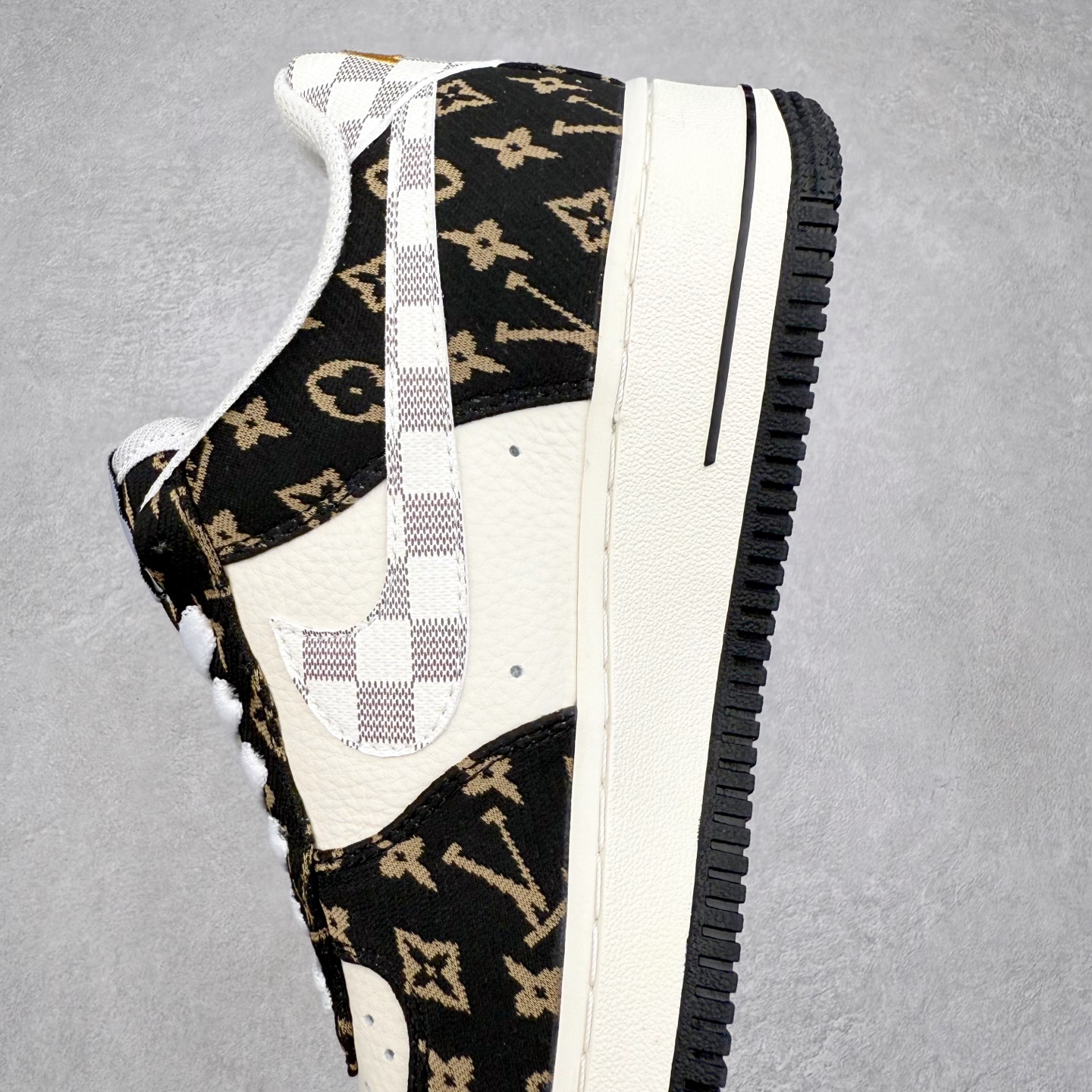 图片[7]-NK Air Force 1´07 Low 空军一号低帮百搭休闲运动板鞋 BZ6880-104 柔软、弹性十足的缓震性能和出色的中底设计 横跨复古与现代的外型结合 造就出风靡全球 三十多年的Force 1 直到今天还深受青睐 实拍调校N版已经零色差零失真 百分百还原实物色彩所见即所得 不存在货不对板色差等低级问题 选购参考实物拍摄 不混卖不参货 只用心做好货严格选品 承诺混一赔十 尺码：36 36.5 37.5 38 38.5 39 40 40.5 41 42 42.5 43 44 44.5 45-选品中心