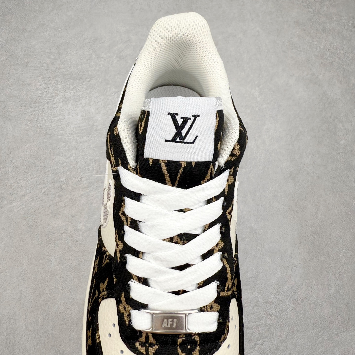 图片[5]-NK Air Force 1´07 Low 空军一号低帮百搭休闲运动板鞋 BZ6880-104 柔软、弹性十足的缓震性能和出色的中底设计 横跨复古与现代的外型结合 造就出风靡全球 三十多年的Force 1 直到今天还深受青睐 实拍调校N版已经零色差零失真 百分百还原实物色彩所见即所得 不存在货不对板色差等低级问题 选购参考实物拍摄 不混卖不参货 只用心做好货严格选品 承诺混一赔十 尺码：36 36.5 37.5 38 38.5 39 40 40.5 41 42 42.5 43 44 44.5 45-选品中心