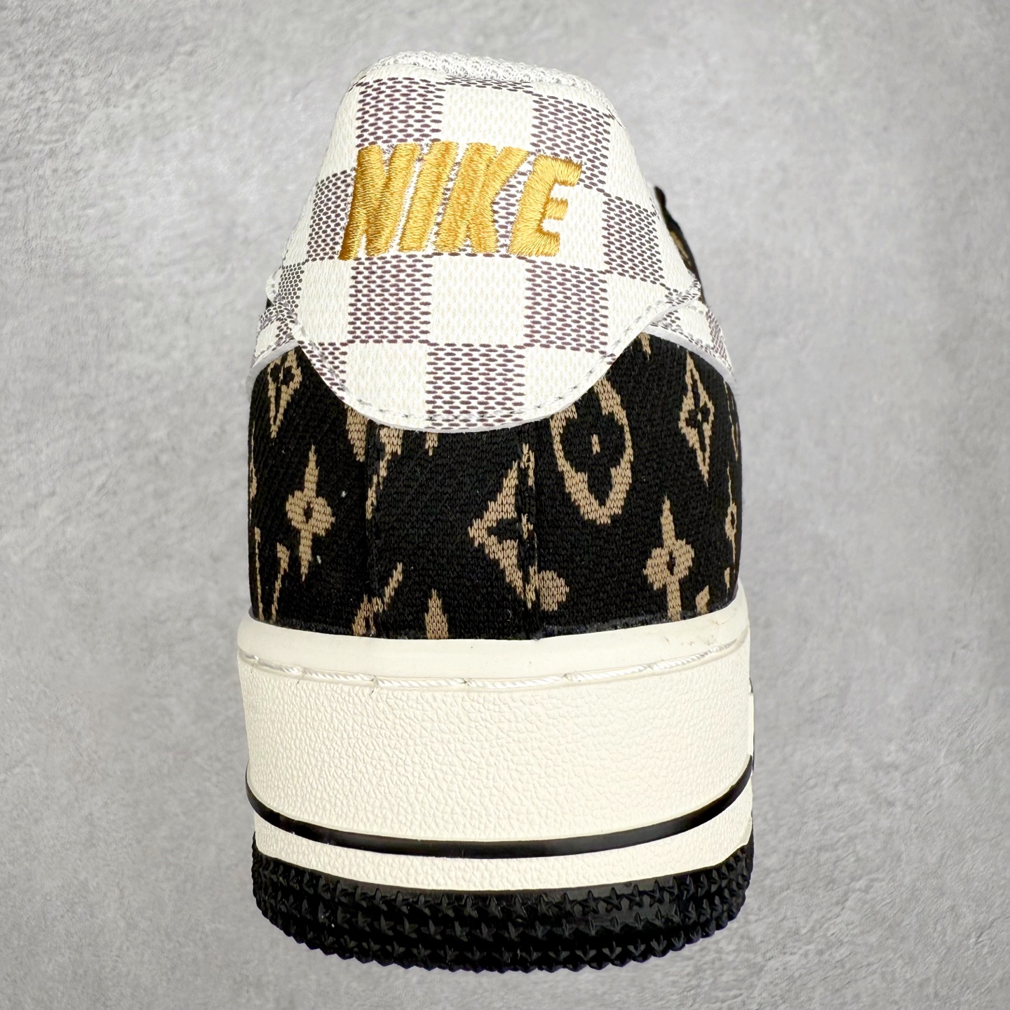 图片[8]-NK Air Force 1´07 Low 空军一号低帮百搭休闲运动板鞋 BZ6880-104 柔软、弹性十足的缓震性能和出色的中底设计 横跨复古与现代的外型结合 造就出风靡全球 三十多年的Force 1 直到今天还深受青睐 实拍调校N版已经零色差零失真 百分百还原实物色彩所见即所得 不存在货不对板色差等低级问题 选购参考实物拍摄 不混卖不参货 只用心做好货严格选品 承诺混一赔十 尺码：36 36.5 37.5 38 38.5 39 40 40.5 41 42 42.5 43 44 44.5 45-选品中心