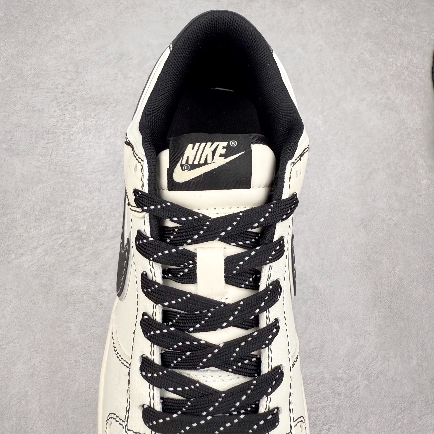 图片[5]-NK Dunk Low 定制配色 CS1688-116 大厂出品 极力推荐 原装头层材料 独家版型蒸餾加工帶來的是更好的视觉和脚感体验大厂纯原品质出货 清洁度 电绣工艺 皮料切割干净无任何毛边 细节完美 实拍调校N版已经零色差零失真 百分百还原实物色彩所见即所得 不存在货不对板色差等低级问题 选购参考实物拍摄 不混卖不参货 只用心做好货严格选品 承诺混一赔十 尺码：36 36.5 37.5 38 38.5 39 40 40.5 41 42 42.5 43 44 44.5 45-选品中心