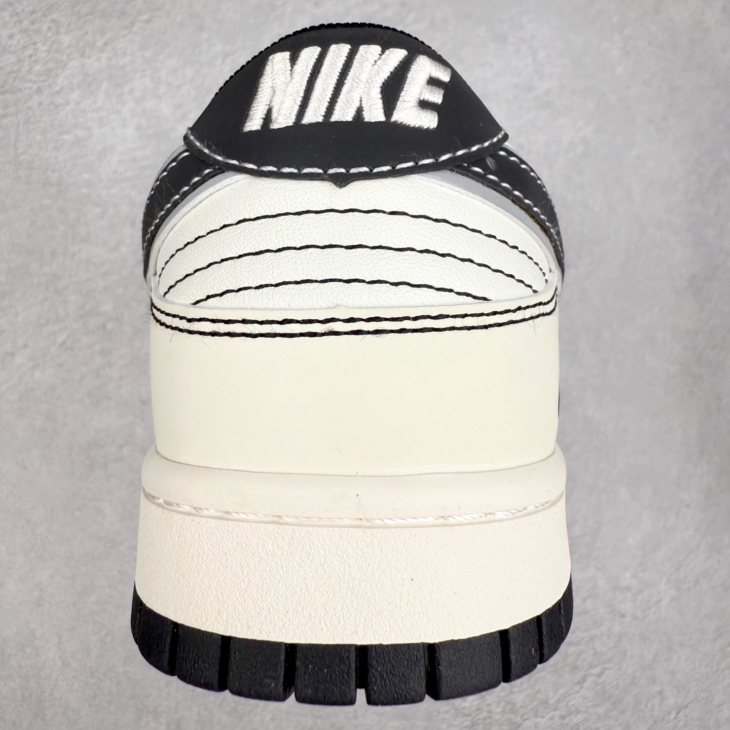 图片[8]-NK Dunk Low 定制配色 CS1688-116 大厂出品 极力推荐 原装头层材料 独家版型蒸餾加工帶來的是更好的视觉和脚感体验大厂纯原品质出货 清洁度 电绣工艺 皮料切割干净无任何毛边 细节完美 实拍调校N版已经零色差零失真 百分百还原实物色彩所见即所得 不存在货不对板色差等低级问题 选购参考实物拍摄 不混卖不参货 只用心做好货严格选品 承诺混一赔十 尺码：36 36.5 37.5 38 38.5 39 40 40.5 41 42 42.5 43 44 44.5 45-选品中心