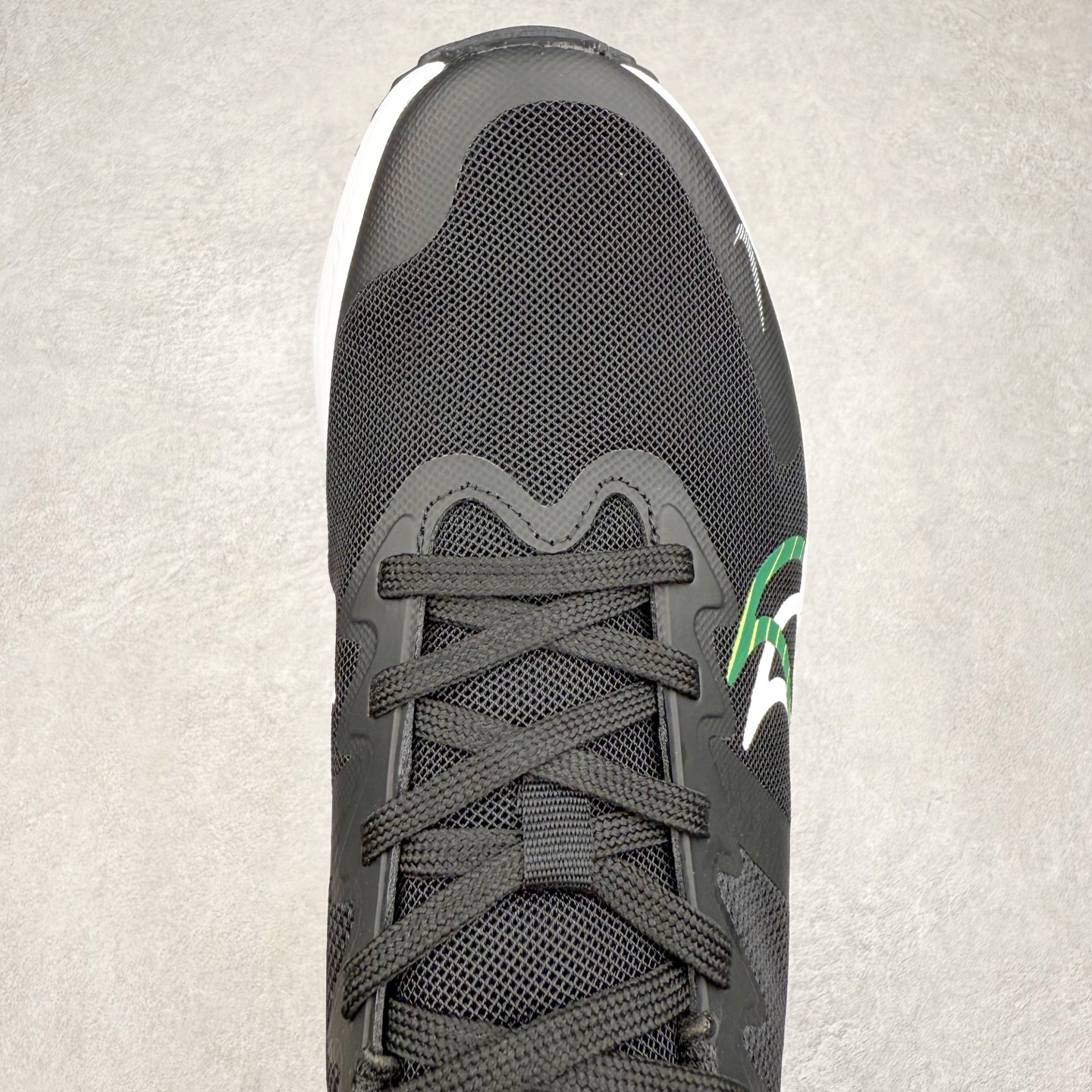 图片[4]-NK Zoom Pegasus Plus 超级飞马涡轮增压马拉松慢跑鞋 CK4318-161 在设计上延续了原版鞋款的经典风格，向 Pegasus Turbo 致敬。鞋面采用 Flyknit 材质，巧妙地在不同区域实现紧密与松散的编织结合。标志性的尼龙中部条纹与原版 Turbo 设计呼应。原有的 Flywire 被内部毡织带替代。鞋领的衬垫和鞋跟支撑则为鞋面增添了完善的细节。与以往的 Turbo 型号采用双层泡沫不同，Pegasus Plus 使用了一体式 ZoomX 中底。鞋跟厚度为 35 毫米，前掌为 25 毫米，形成 10 毫米的落差，外底覆盖了大量橡胶，而 ZoomX 外露的部分也十分显眼。尺码：36 36.5 37.5 38 38.5 39 40 40.5 41 42 42.5 43 44 44.5 45-选品中心