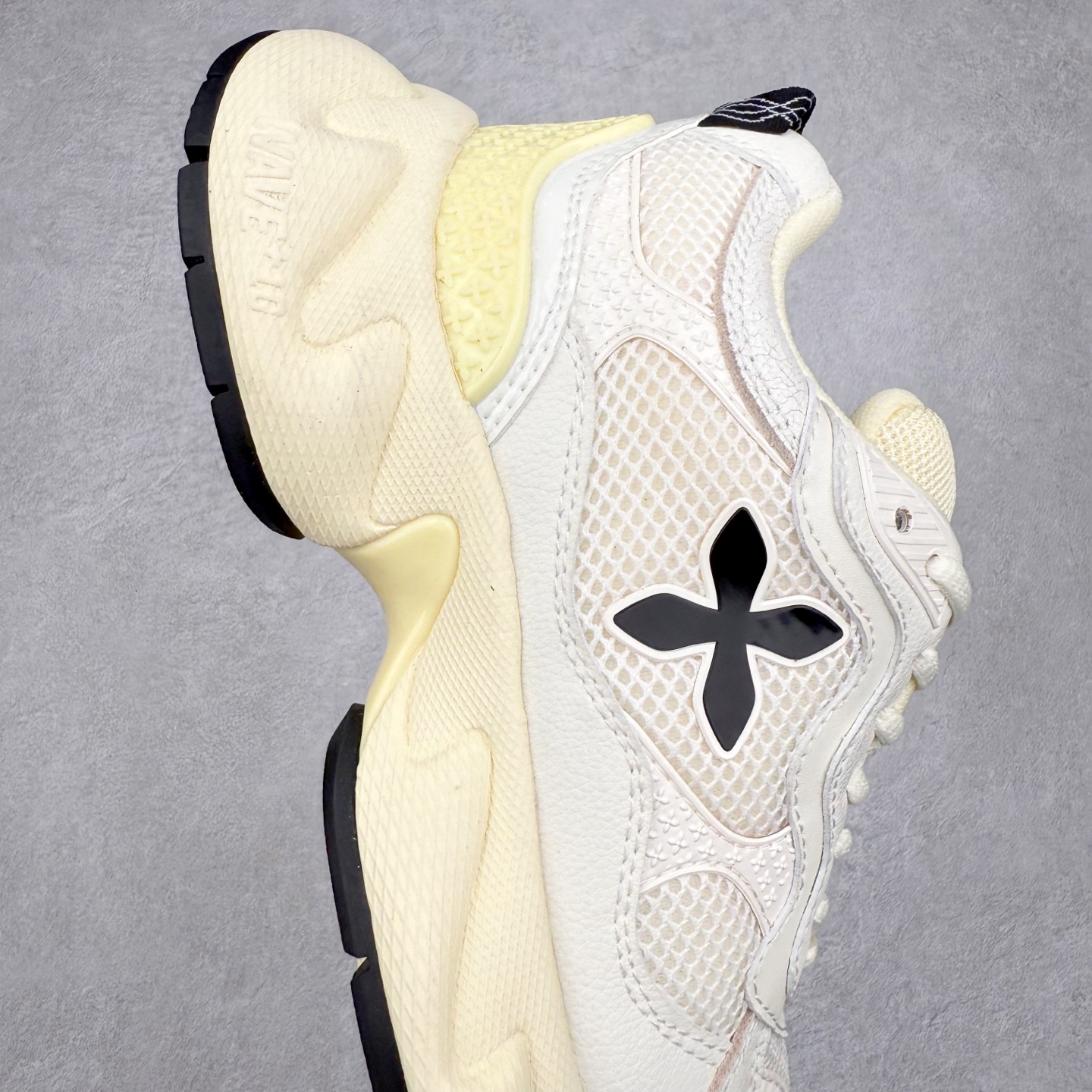 图片[6]-＃福利特价 SMFK 复古厚底 纯原出品 024早春新款厚底运动鞋 一眼心动 质感拉满 上脚无敌增高\\t 闭眼可入 非常时髦的单品之一超多网红博主、明星都穿 smfk的运动鞋 真的是越看越上头\\t超级百搭\\t 面料：原版订制牛皮十网眼布面料 内里：透气网内里 鞋底：独家私模原版发泡(不是便宜的重底硬底)组合大底 尺码：35 36 37 38 39 40-选品中心