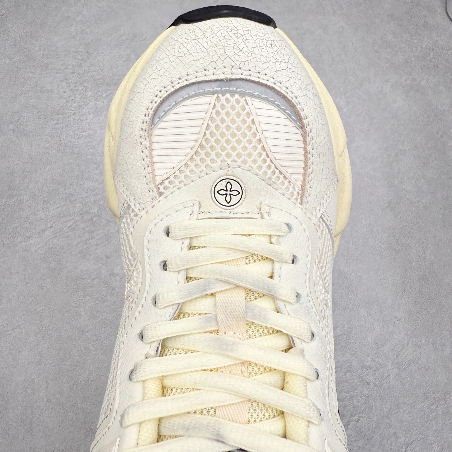 图片[4]-＃福利特价 SMFK 复古厚底 纯原出品 024早春新款厚底运动鞋 一眼心动 质感拉满 上脚无敌增高\\t 闭眼可入 非常时髦的单品之一超多网红博主、明星都穿 smfk的运动鞋 真的是越看越上头\\t超级百搭\\t 面料：原版订制牛皮十网眼布面料 内里：透气网内里 鞋底：独家私模原版发泡(不是便宜的重底硬底)组合大底 尺码：35 36 37 38 39 40-选品中心