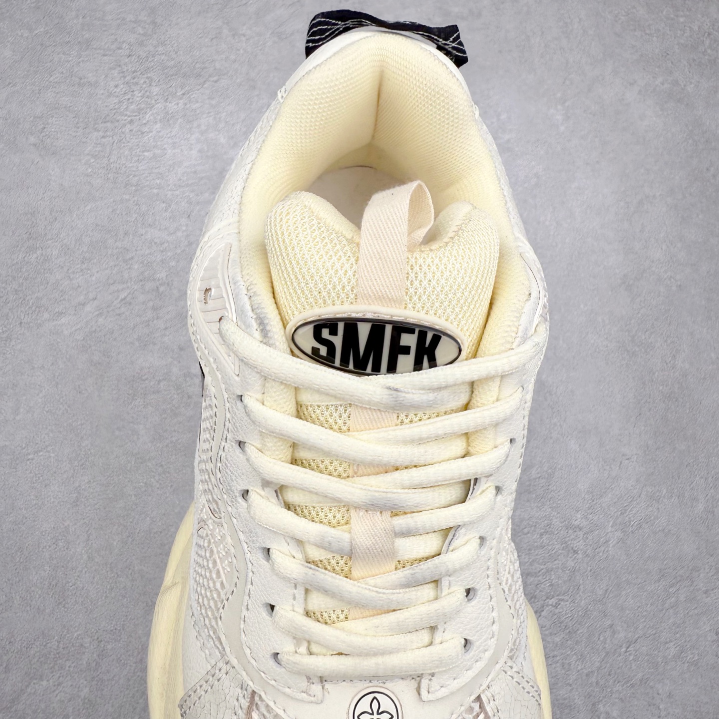 图片[5]-＃福利特价 SMFK 复古厚底 纯原出品 024早春新款厚底运动鞋 一眼心动 质感拉满 上脚无敌增高\\t 闭眼可入 非常时髦的单品之一超多网红博主、明星都穿 smfk的运动鞋 真的是越看越上头\\t超级百搭\\t 面料：原版订制牛皮十网眼布面料 内里：透气网内里 鞋底：独家私模原版发泡(不是便宜的重底硬底)组合大底 尺码：35 36 37 38 39 40-选品中心