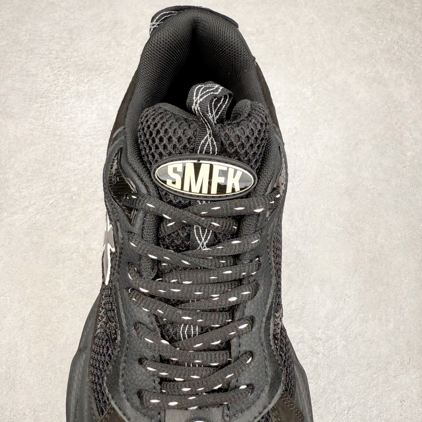 图片[5]-＃福利特价 SMFK 复古厚底 纯原出品 024早春新款厚底运动鞋 一眼心动 质感拉满 上脚无敌增高\\t 闭眼可入 非常时髦的单品之一超多网红博主、明星都穿 smfk的运动鞋 真的是越看越上头\\t超级百搭\\t 面料：原版订制牛皮十网眼布面料 内里：透气网内里 鞋底：独家私模原版发泡(不是便宜的重底硬底)组合大底 尺码：35 36 37 38 39 40-选品中心