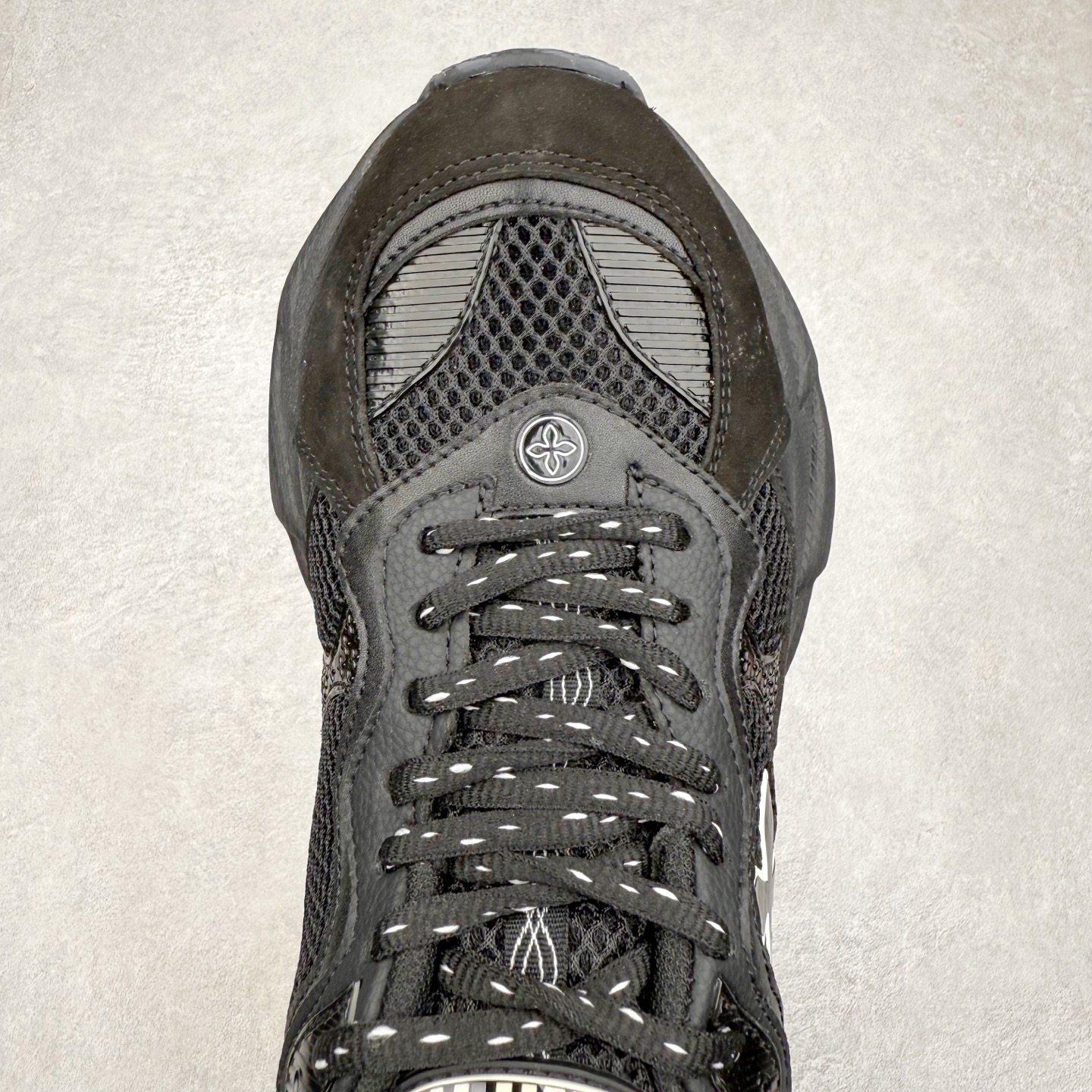 图片[4]-＃福利特价 SMFK 复古厚底 纯原出品 024早春新款厚底运动鞋 一眼心动 质感拉满 上脚无敌增高\\t 闭眼可入 非常时髦的单品之一超多网红博主、明星都穿 smfk的运动鞋 真的是越看越上头\\t超级百搭\\t 面料：原版订制牛皮十网眼布面料 内里：透气网内里 鞋底：独家私模原版发泡(不是便宜的重底硬底)组合大底 尺码：35 36 37 38 39 40-选品中心