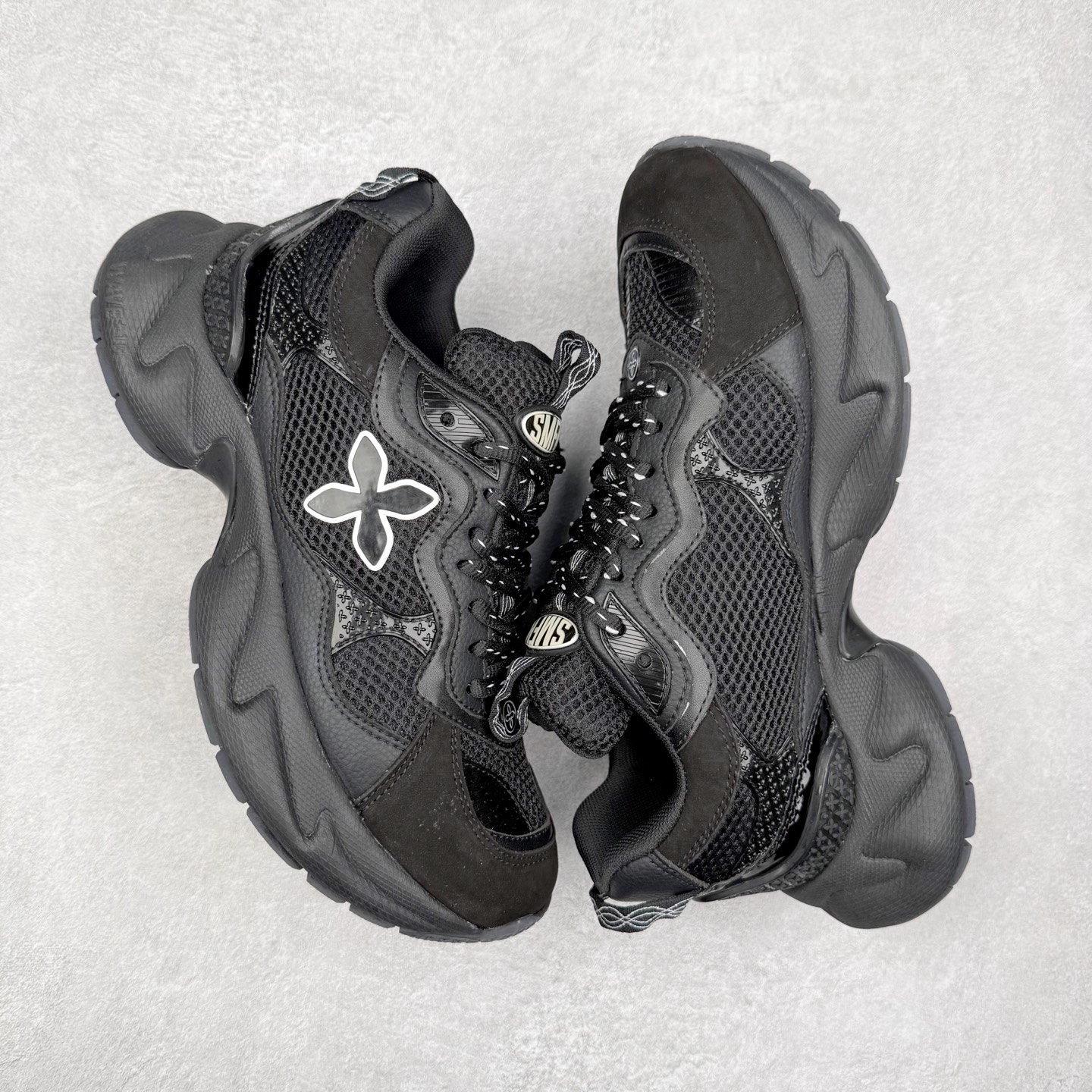 图片[3]-＃福利特价 SMFK 复古厚底 纯原出品 024早春新款厚底运动鞋 一眼心动 质感拉满 上脚无敌增高\\t 闭眼可入 非常时髦的单品之一超多网红博主、明星都穿 smfk的运动鞋 真的是越看越上头\\t超级百搭\\t 面料：原版订制牛皮十网眼布面料 内里：透气网内里 鞋底：独家私模原版发泡(不是便宜的重底硬底)组合大底 尺码：35 36 37 38 39 40-选品中心