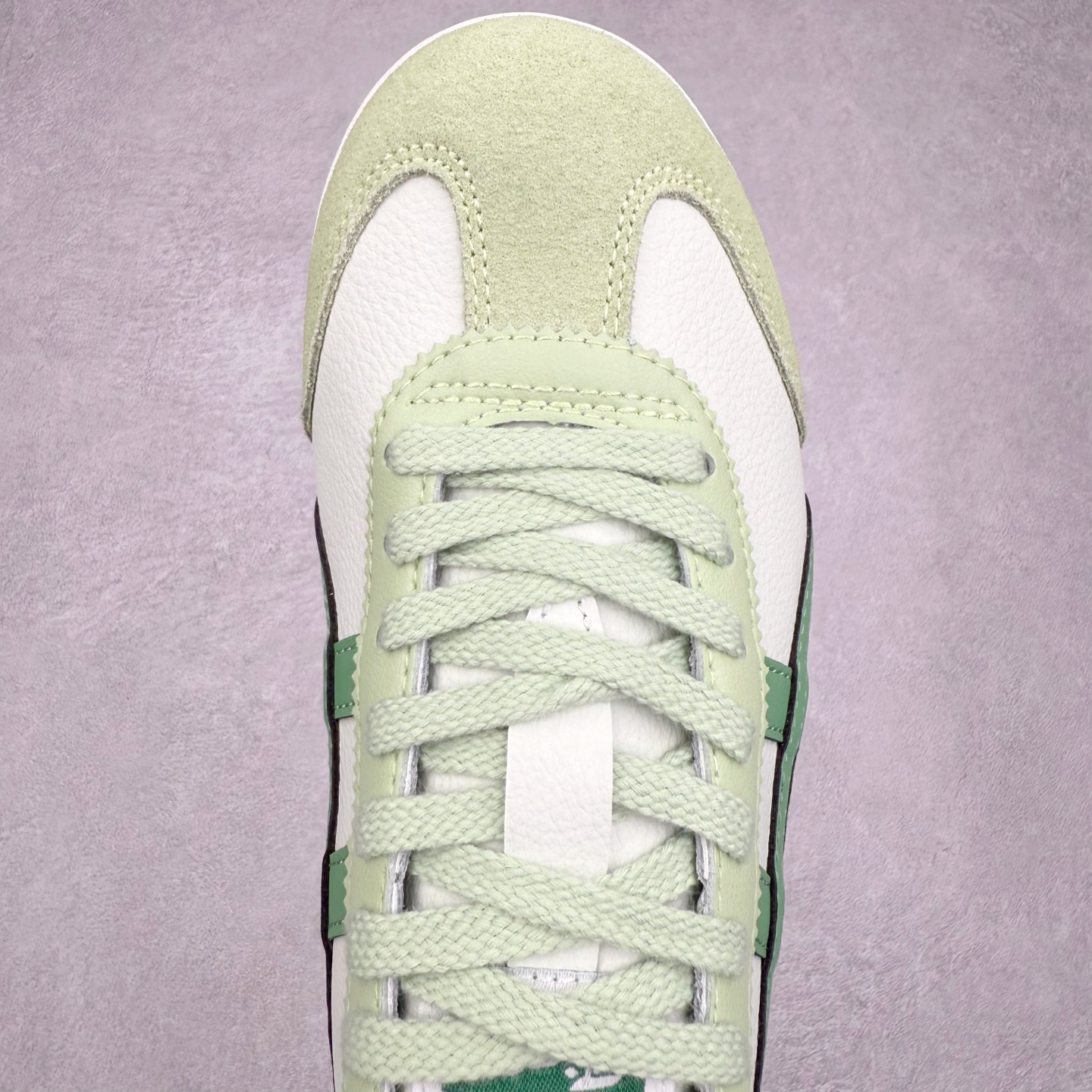 图片[4]-＃纯原福利 Asics Onitsuka Tiger MEXICO 66 亚瑟士鬼冢虎复古经典板鞋 市场最强版本 原厂牛津布加持 海外订单工厂出品 超成熟稳定的做工品控 原装全套纸板楦头开发 原汁原味 完美呈现版型 私模正确鞋底咬花纹路 一比一鞋头弧度高度鞋身弧度 绝不口嗨 细节品控鞋型随意秒杀市面 原档咬花纹路私模大底 一个单元有六个三角形 总体形拼接呈现花瓣状 官方四联吊牌 原装Ortholite轻量化鞋垫 原盒原配 质保卡 说明书 钢印防尘纸 纸板中底带钢印 乳胶组合鞋垫 支持全方位的对比专柜 产品从款式颜色造型上体现出追求舒适和细节的完美 鞋类更是推崇手工制作的严谨与完美 融舒适性与可穿性的设计风格 注重细节的完美和别致魅力 既保持稳重 又不失轻松的时尚感 尺码：36 37 37.5 38 39 39.5 40 40.5 41.5 42 42.5 43.5 44 45-选品中心