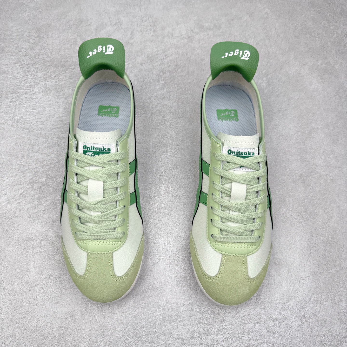 图片[2]-＃纯原福利 Asics Onitsuka Tiger MEXICO 66 亚瑟士鬼冢虎复古经典板鞋 市场最强版本 原厂牛津布加持 海外订单工厂出品 超成熟稳定的做工品控 原装全套纸板楦头开发 原汁原味 完美呈现版型 私模正确鞋底咬花纹路 一比一鞋头弧度高度鞋身弧度 绝不口嗨 细节品控鞋型随意秒杀市面 原档咬花纹路私模大底 一个单元有六个三角形 总体形拼接呈现花瓣状 官方四联吊牌 原装Ortholite轻量化鞋垫 原盒原配 质保卡 说明书 钢印防尘纸 纸板中底带钢印 乳胶组合鞋垫 支持全方位的对比专柜 产品从款式颜色造型上体现出追求舒适和细节的完美 鞋类更是推崇手工制作的严谨与完美 融舒适性与可穿性的设计风格 注重细节的完美和别致魅力 既保持稳重 又不失轻松的时尚感 尺码：36 37 37.5 38 39 39.5 40 40.5 41.5 42 42.5 43.5 44 45-选品中心