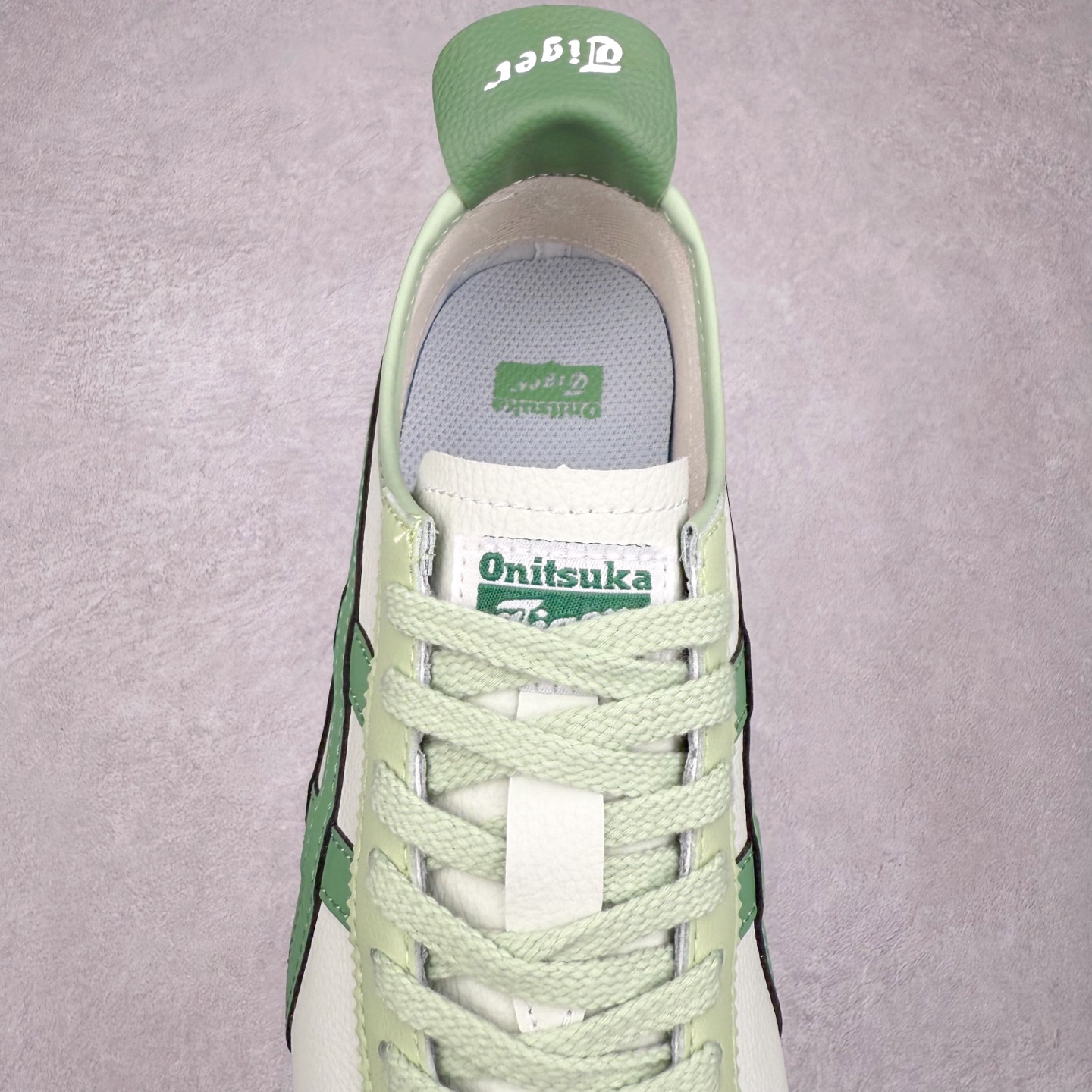 图片[5]-＃纯原福利 Asics Onitsuka Tiger MEXICO 66 亚瑟士鬼冢虎复古经典板鞋 市场最强版本 原厂牛津布加持 海外订单工厂出品 超成熟稳定的做工品控 原装全套纸板楦头开发 原汁原味 完美呈现版型 私模正确鞋底咬花纹路 一比一鞋头弧度高度鞋身弧度 绝不口嗨 细节品控鞋型随意秒杀市面 原档咬花纹路私模大底 一个单元有六个三角形 总体形拼接呈现花瓣状 官方四联吊牌 原装Ortholite轻量化鞋垫 原盒原配 质保卡 说明书 钢印防尘纸 纸板中底带钢印 乳胶组合鞋垫 支持全方位的对比专柜 产品从款式颜色造型上体现出追求舒适和细节的完美 鞋类更是推崇手工制作的严谨与完美 融舒适性与可穿性的设计风格 注重细节的完美和别致魅力 既保持稳重 又不失轻松的时尚感 尺码：36 37 37.5 38 39 39.5 40 40.5 41.5 42 42.5 43.5 44 45-选品中心