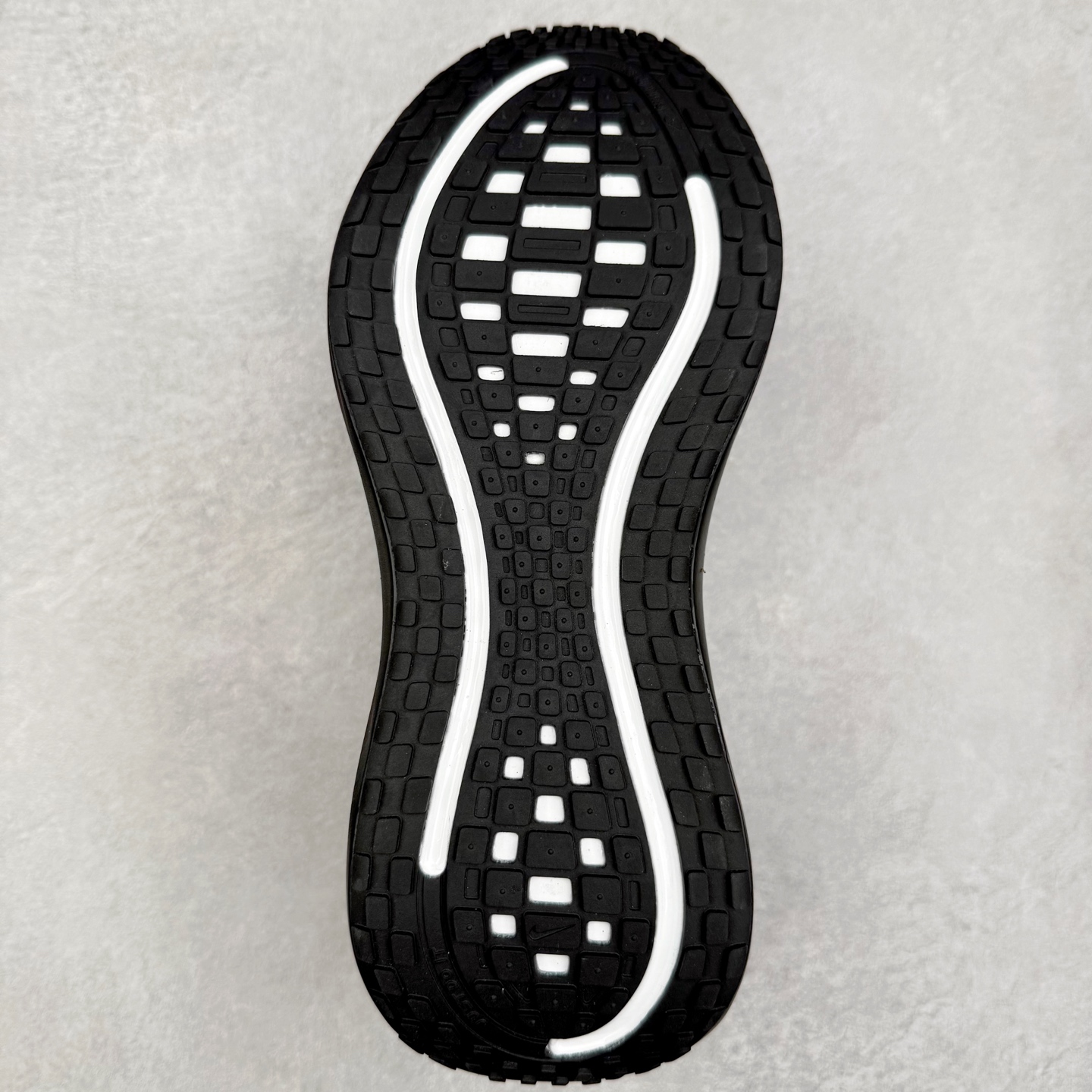 图片[9]-NK Vomero Plus 时尚舒适 网布防滑耐磨 低帮跑步鞋 HV8150-003 实拍调校N版已经零色差零失真 百分百还原实物色彩所见即所得 不存在货不对板色差等低级问题 选购参考实物拍摄 不混卖不参货 只用心做好货严格选品 承诺混一赔十 尺码：36 36.5 37.5 38 38.5 39 40 40.5 41 42 42.5 43 44 44.5 45-选品中心