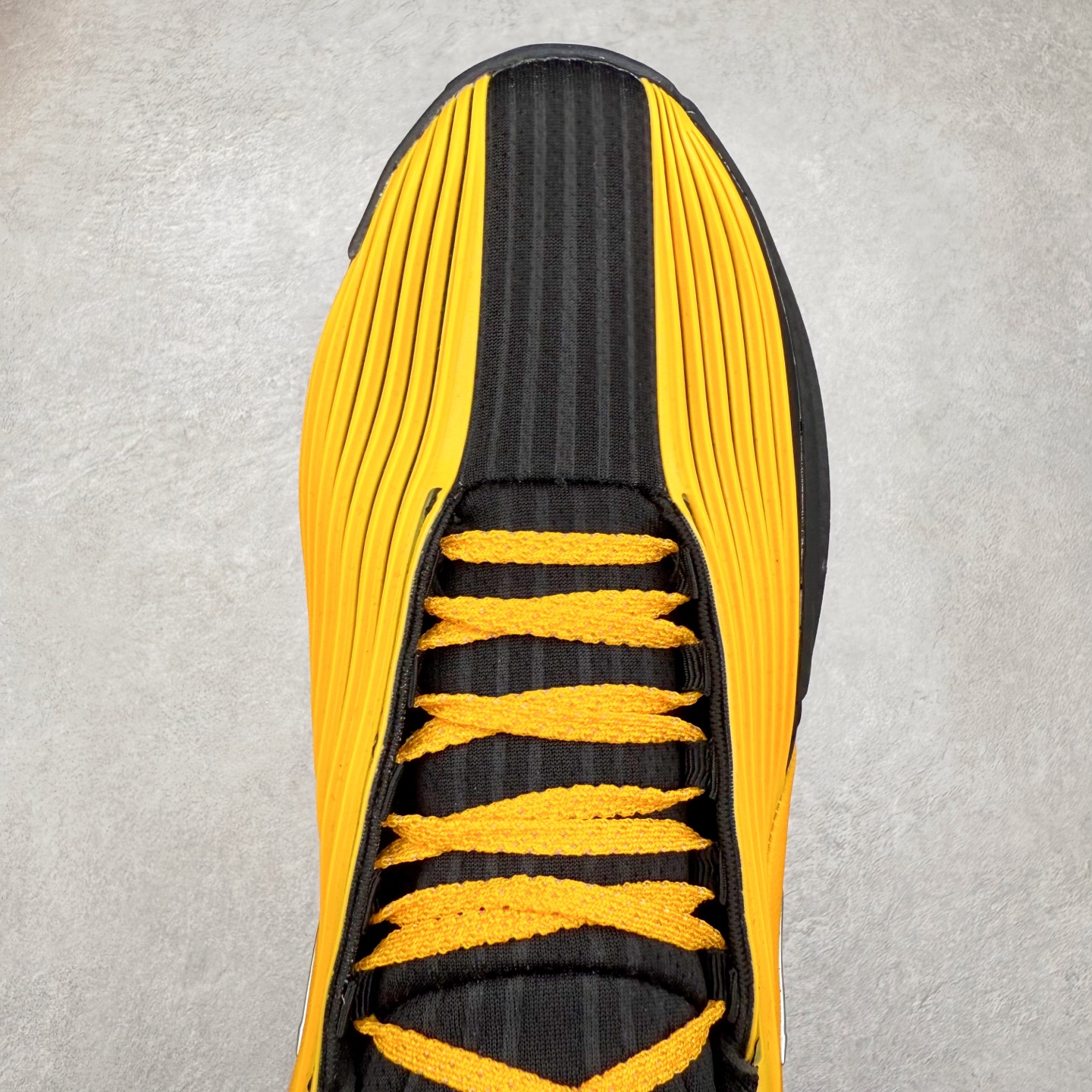 图片[4]-NK AIR ZOOM G.T. Cut实战篮球鞋 IM3369-007 鞋身整体以多色拼接为主 全掌REACT+ZOOM STROBEL+后跟ZOOM 离地面更近的设计提供更快的反应速度 轻质双层网质鞋面 鞋面部分区域加强提供更好的控制力 低密度材料制成的鞋舌轻质舒适 后跟处分别配有“GT”字样和全新的鞋款系列Logo 男女鞋 尺码：36 36.5 37.5 38 38.5 39 40 40.5 41 42 42.5 43 44 44.5 45 46-选品中心