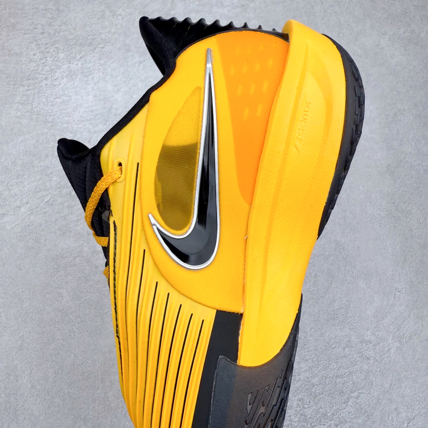 图片[7]-NK AIR ZOOM G.T. Cut实战篮球鞋 IM3369-007 鞋身整体以多色拼接为主 全掌REACT+ZOOM STROBEL+后跟ZOOM 离地面更近的设计提供更快的反应速度 轻质双层网质鞋面 鞋面部分区域加强提供更好的控制力 低密度材料制成的鞋舌轻质舒适 后跟处分别配有“GT”字样和全新的鞋款系列Logo 男女鞋 尺码：36 36.5 37.5 38 38.5 39 40 40.5 41 42 42.5 43 44 44.5 45 46-选品中心